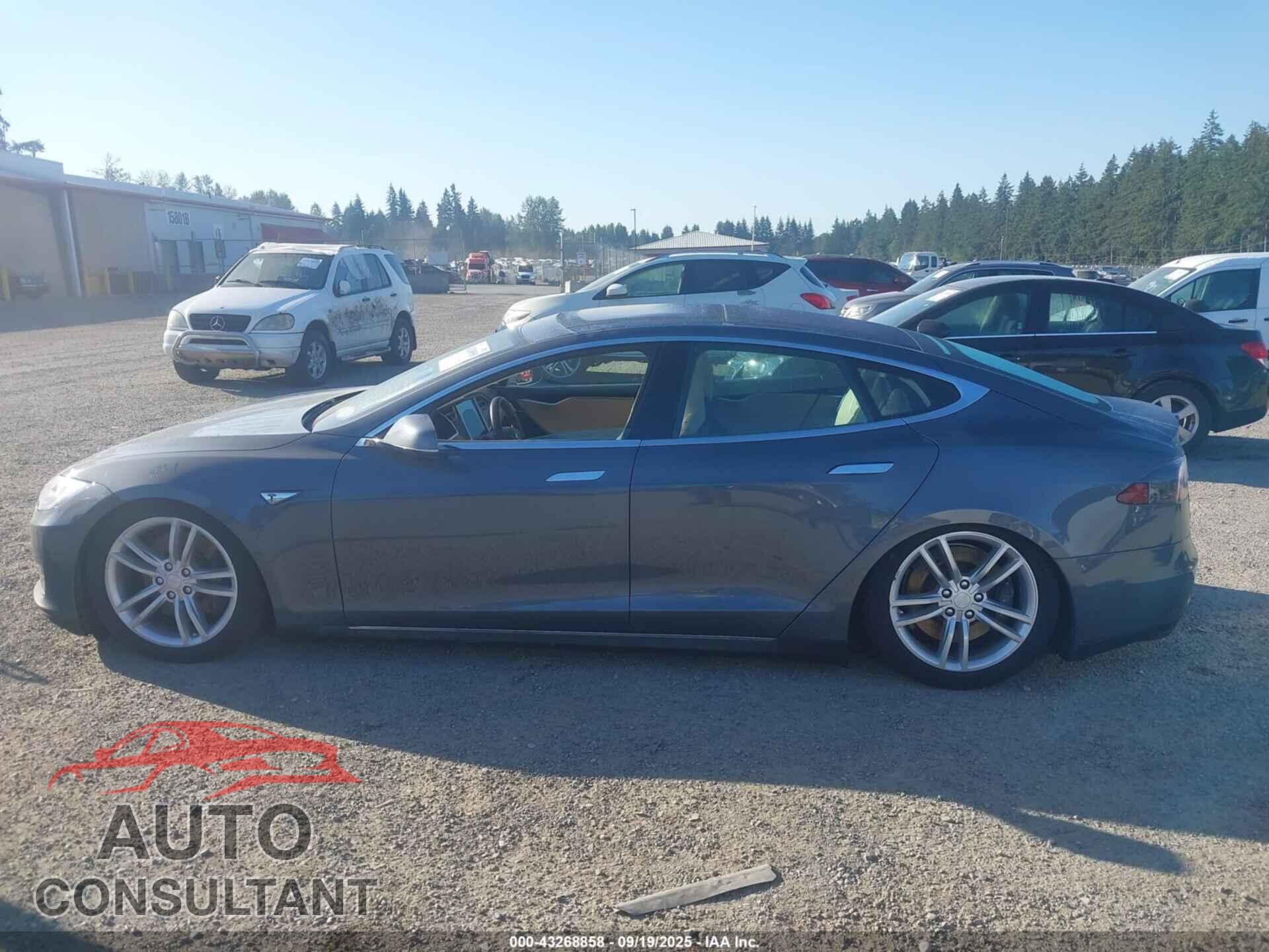 TESLA MODEL S 2013 - 5YJSA1CN7DFP15593
