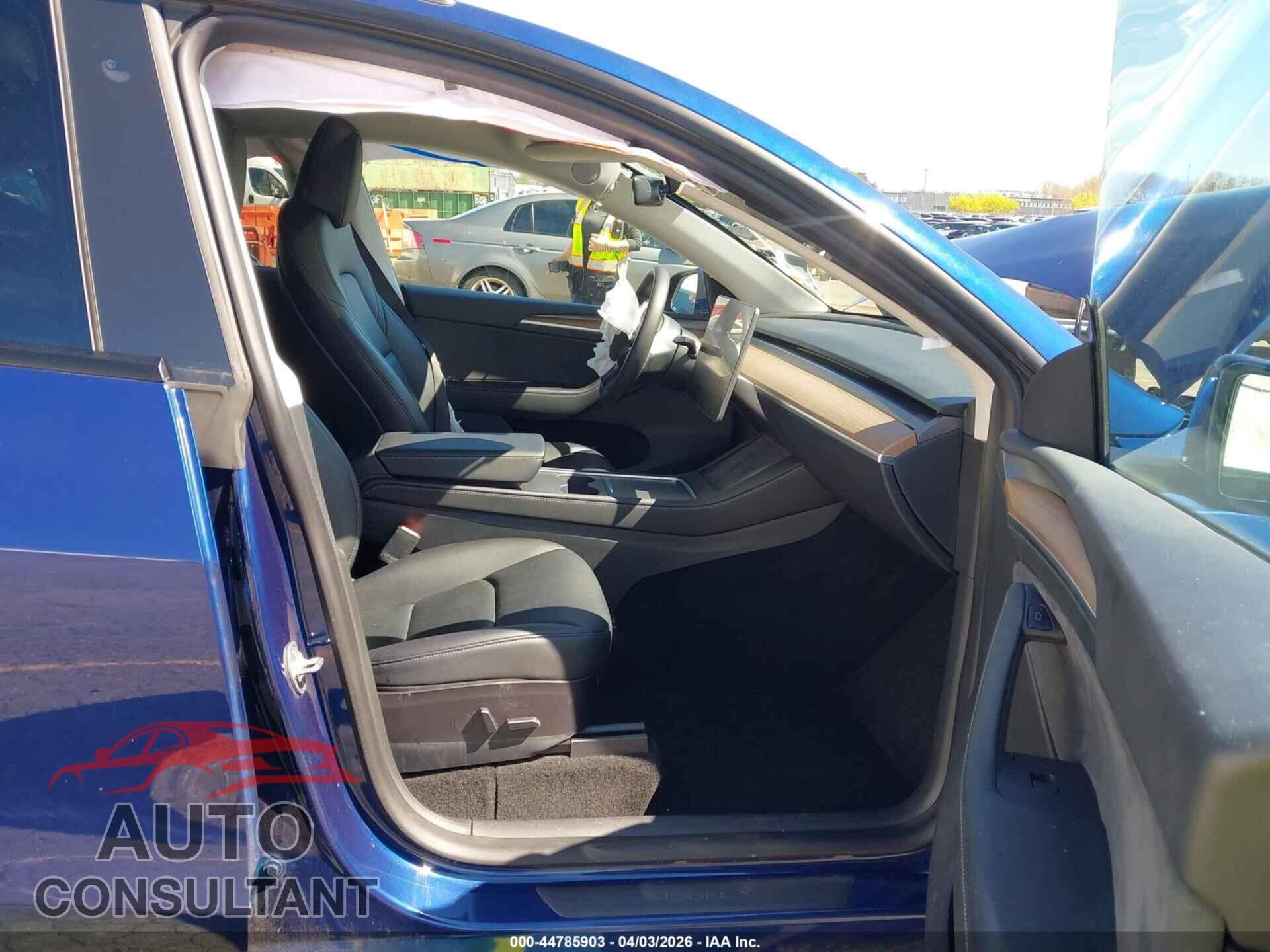 TESLA MODEL Y 2023 - 7SAYGAEE3PF683030