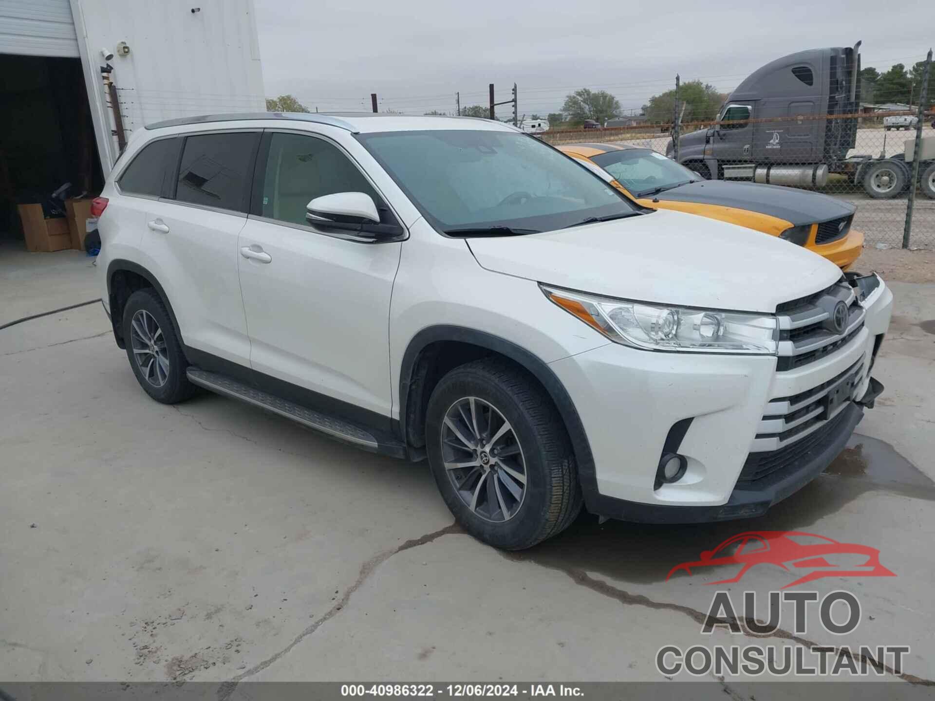 TOYOTA HIGHLANDER 2019 - 5TDKZRFH3KS366017