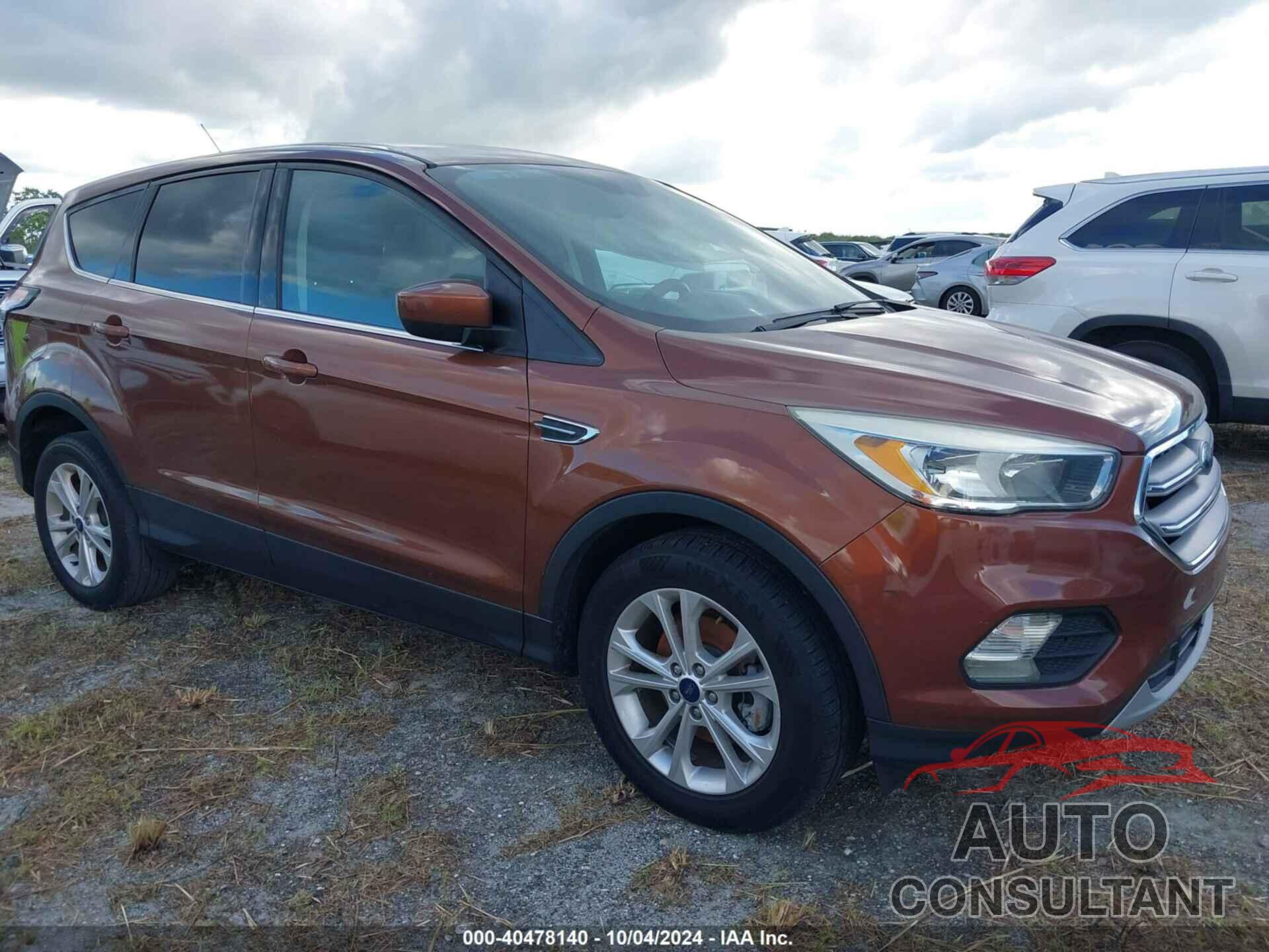 FORD ESCAPE 2017 - 1FMCU0GD8HUB19733