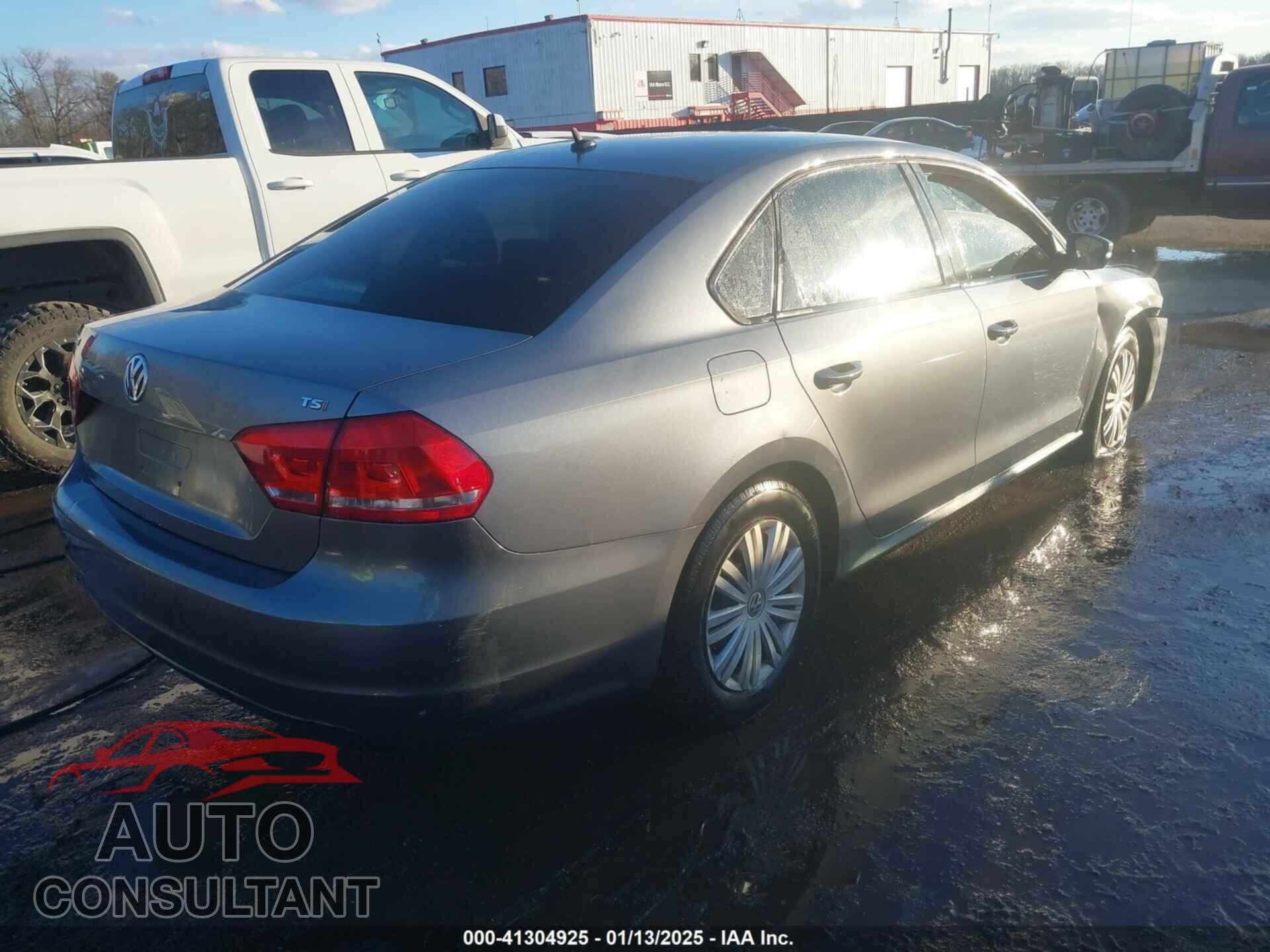 VOLKSWAGEN PASSAT 2015 - 1VWAT7A30FC018547
