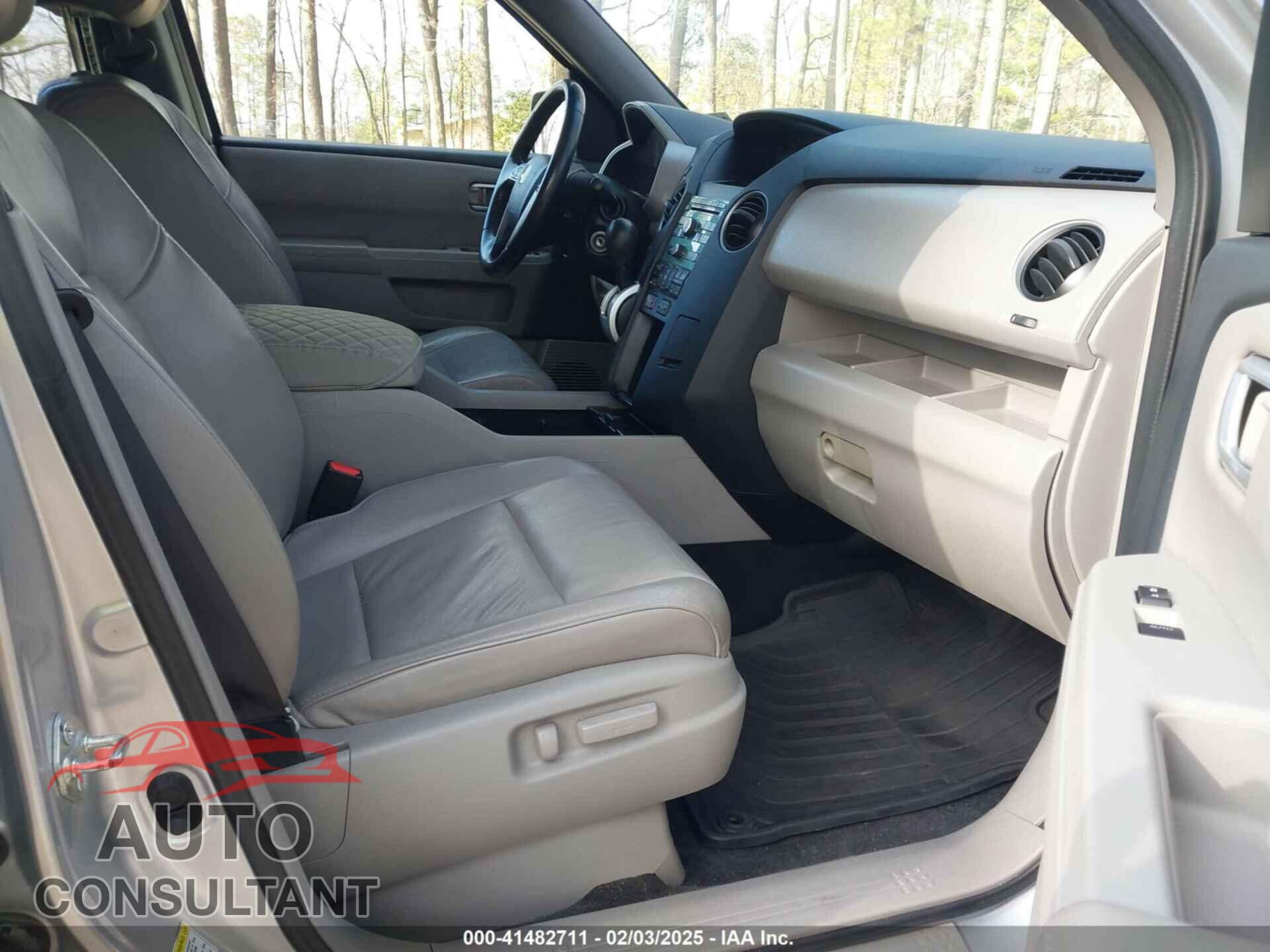 HONDA PILOT 2011 - 5FNYF4H56BB057851