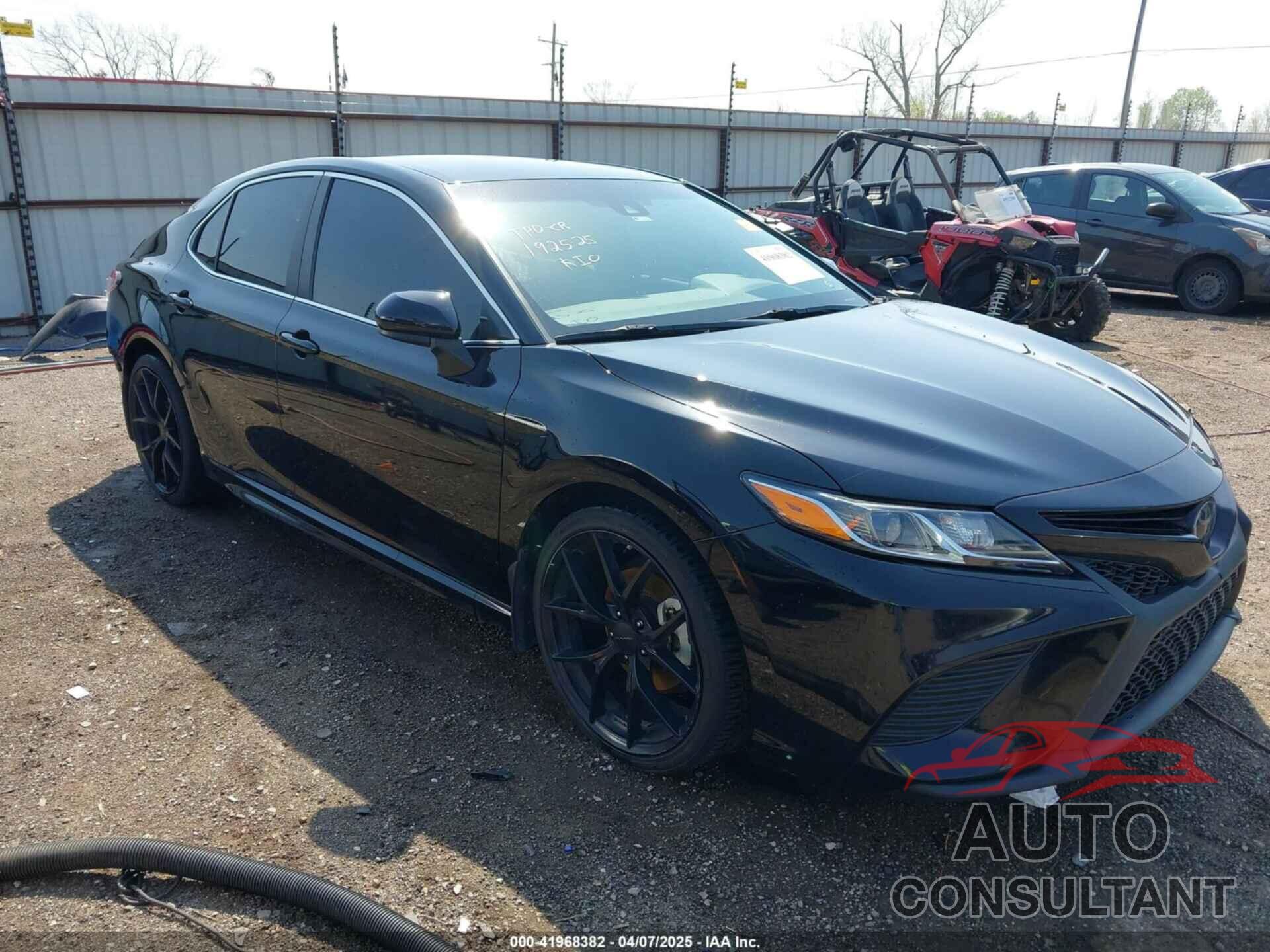 TOYOTA CAMRY 2018 - 4T1B11HK0JU608379