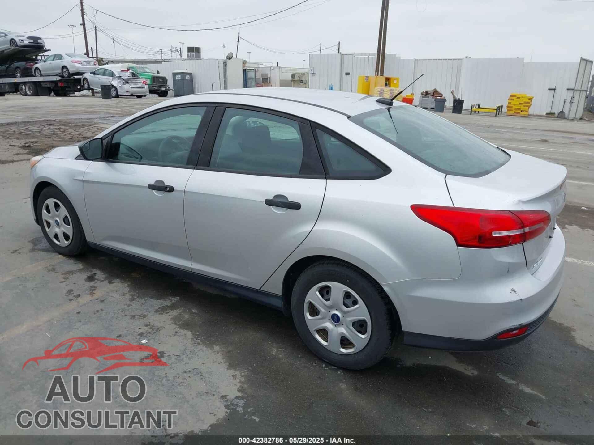 FORD FOCUS 2017 - 1FADP3E21HL336460