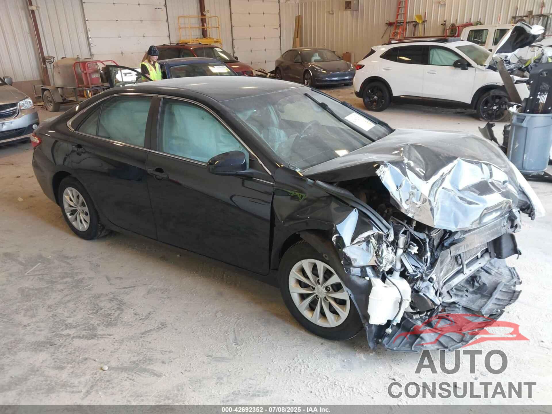TOYOTA CAMRY 2016 - 4T4BF1FK6GR582440