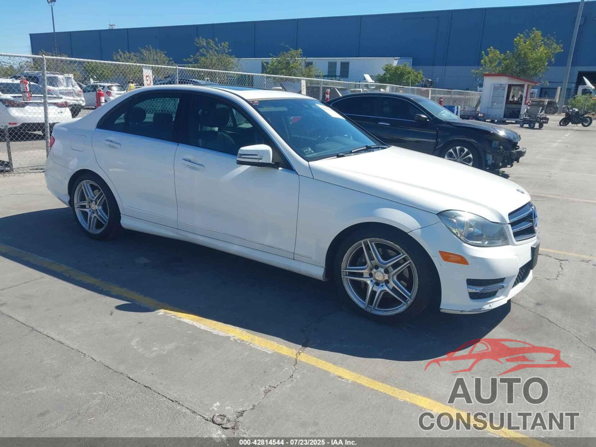 MERCEDES-BENZ C 300 2014 - WDDGF8AB8EA920171