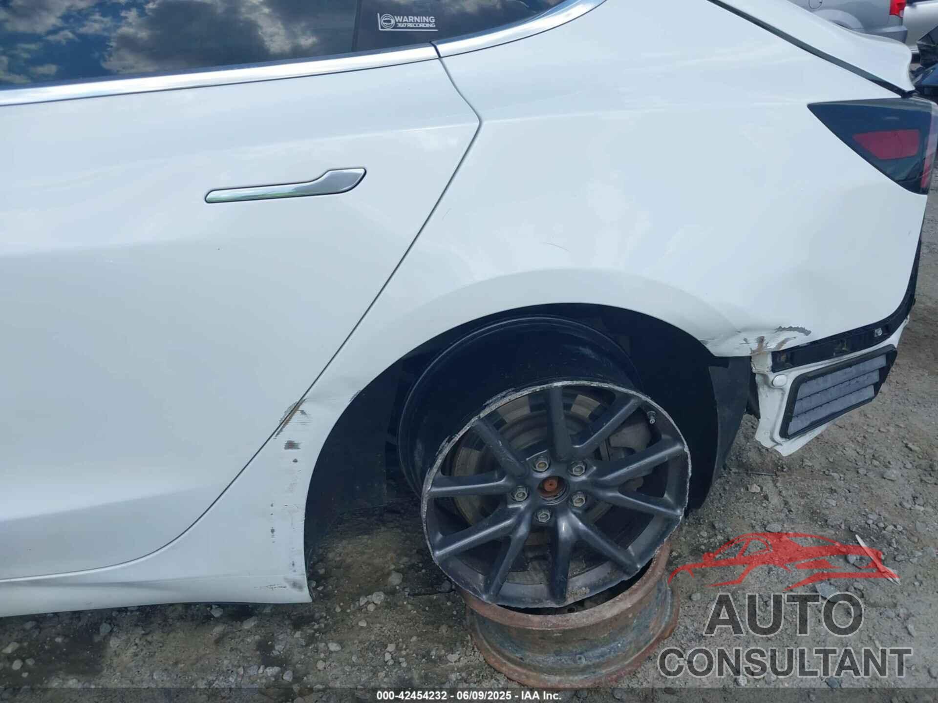 TESLA MODEL 3 2018 - 5YJ3E1EB0JF093846