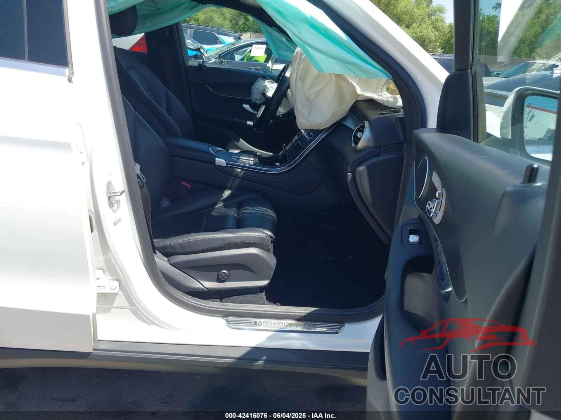 MERCEDES-BENZ GLC 300 2020 - W1N0G8EB1LF823700