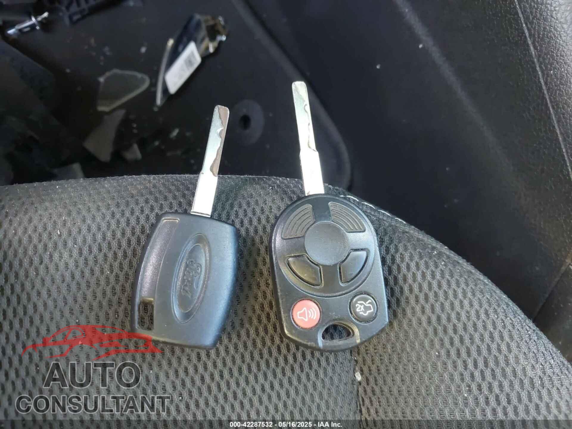 FORD FOCUS 2014 - 1FADP3E28EL249313