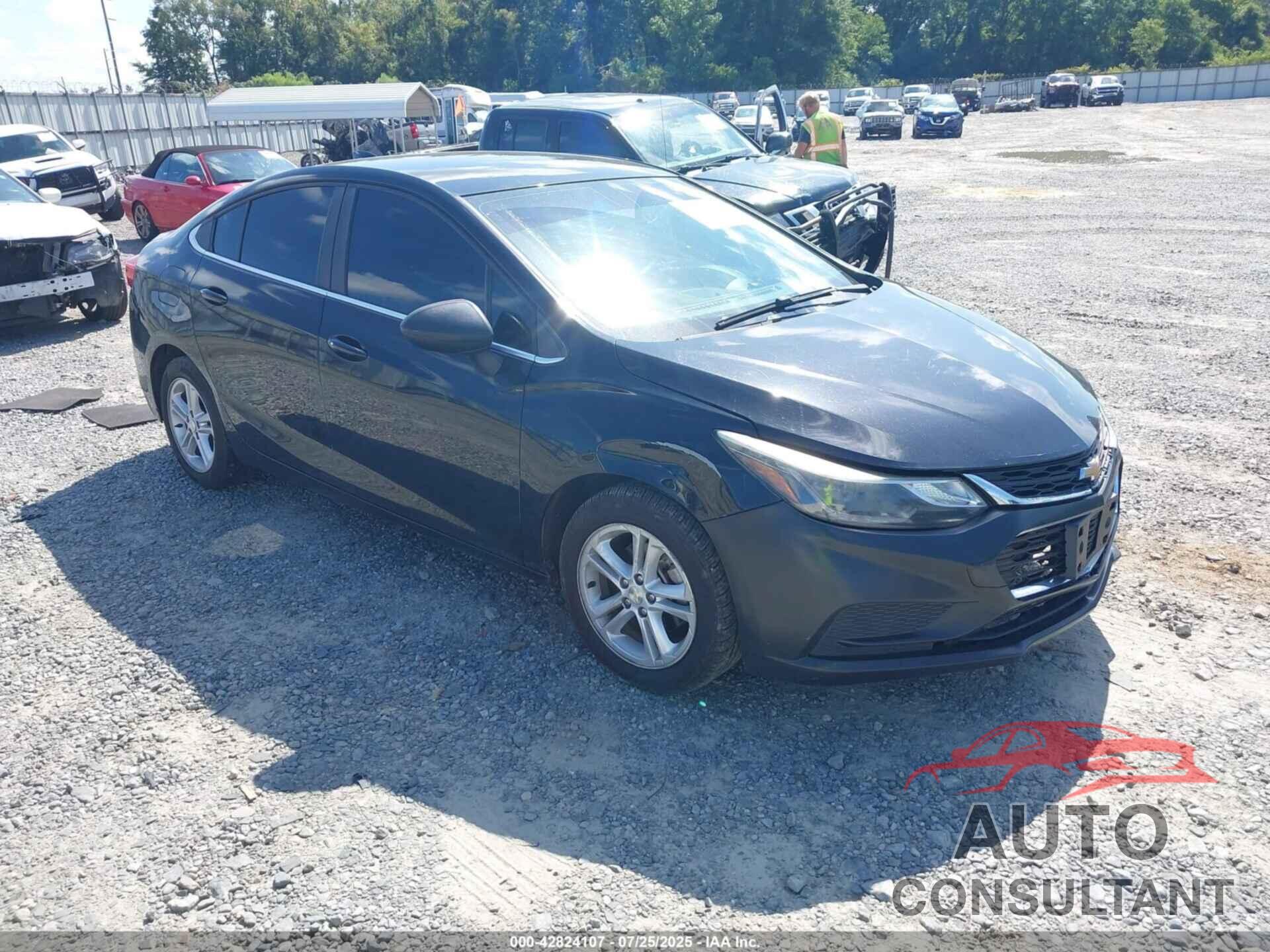 CHEVROLET CRUZE 2018 - 1G1BE5SM0J7225818