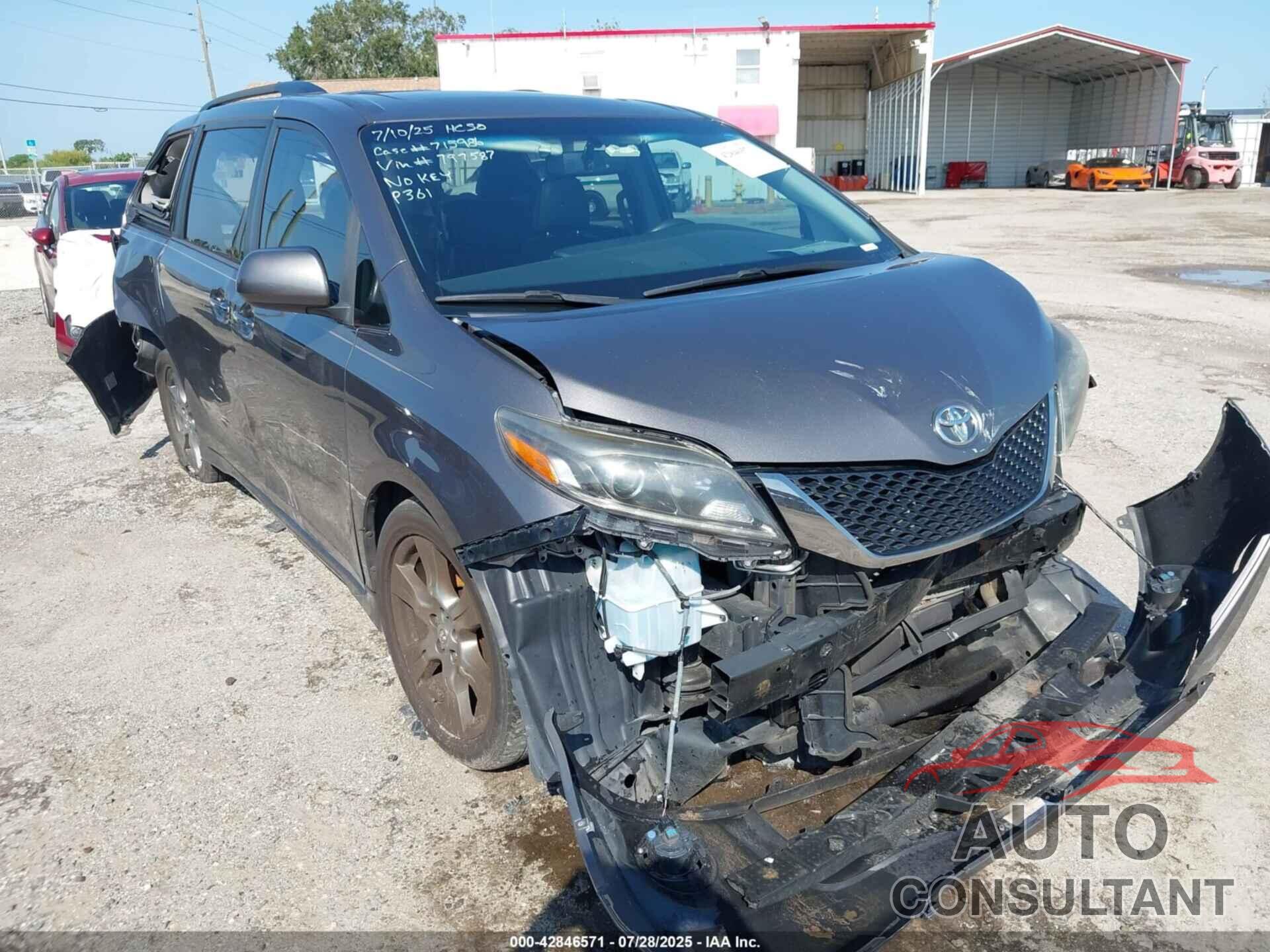 TOYOTA SIENNA 2017 - 5TDXZ3DC3HS797587