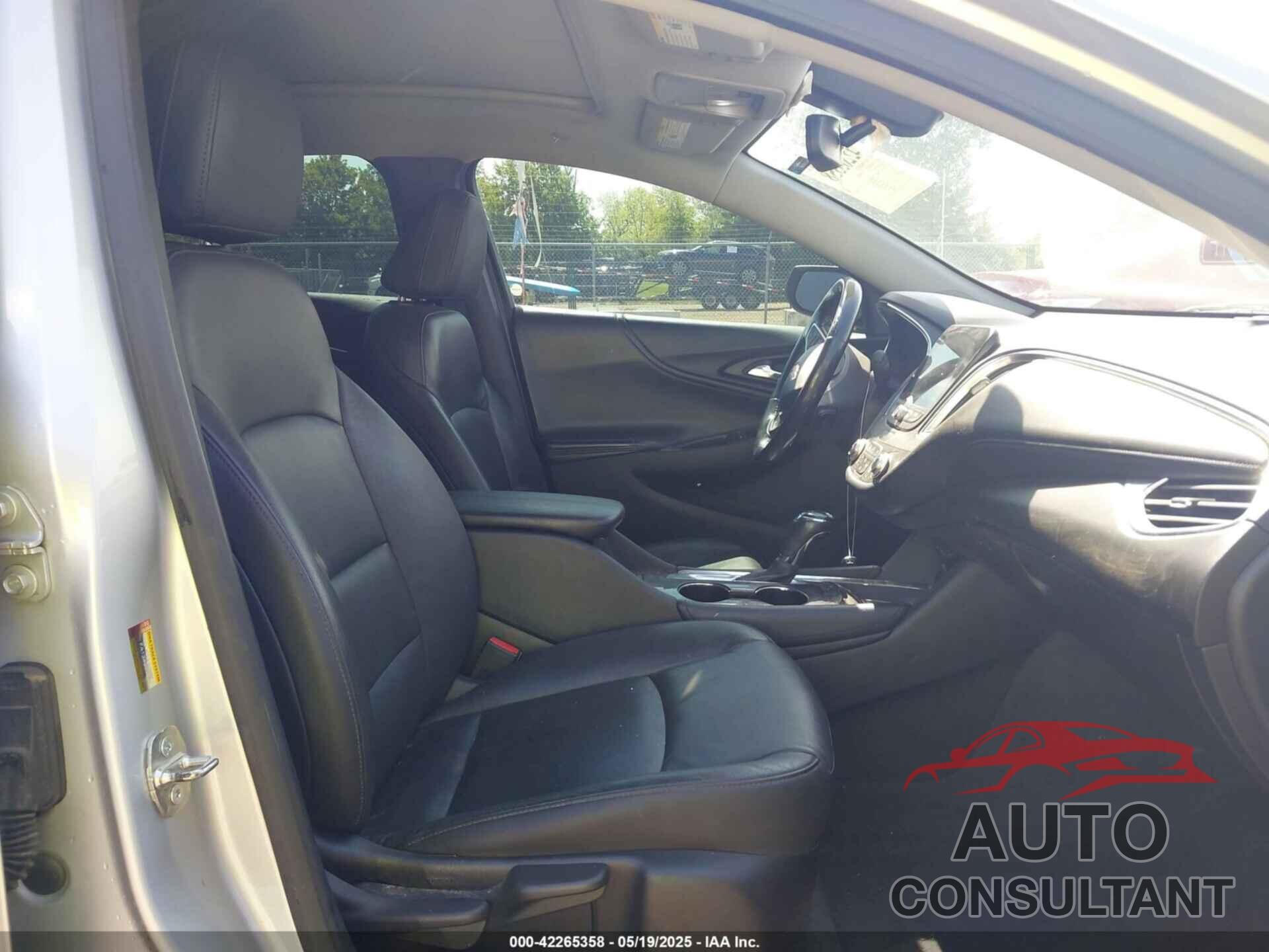 CHEVROLET MALIBU 2019 - 1G1ZD5ST0KF120020