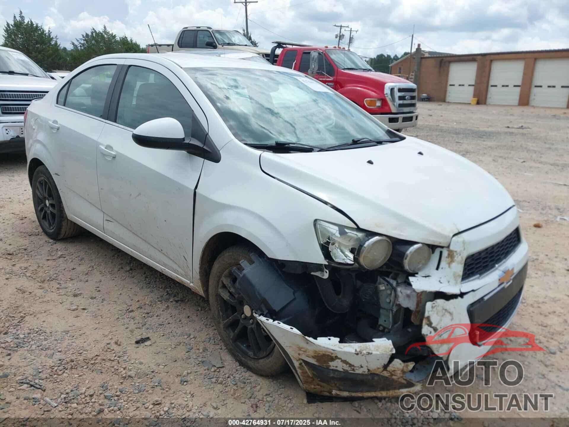 CHEVROLET SONIC 2015 - 1G1JC5SB9F4220433