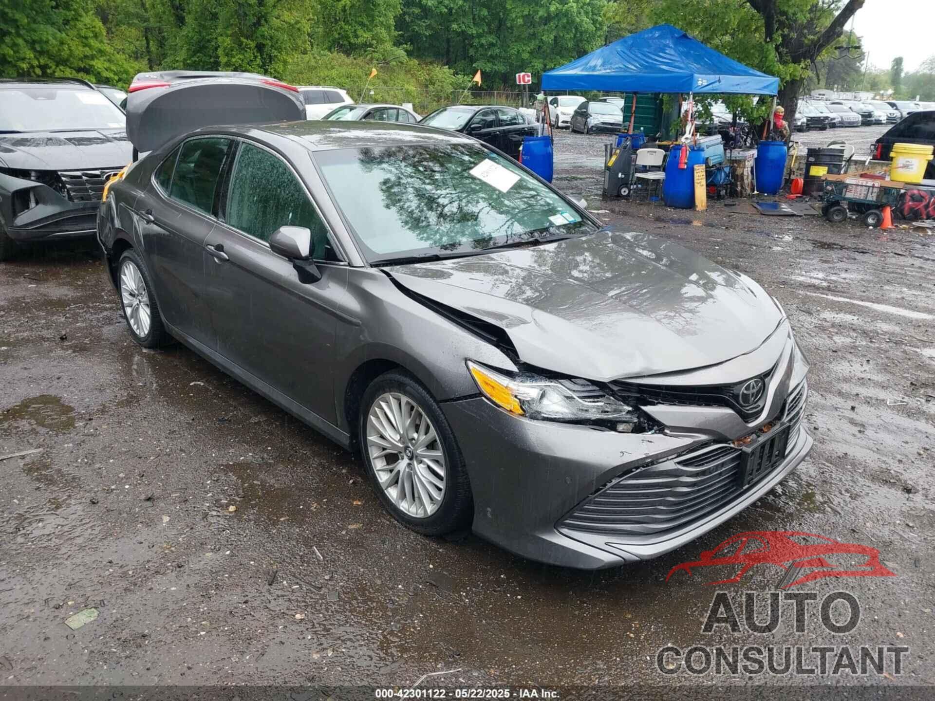 TOYOTA CAMRY 2018 - 4T1B11HK5JU018498