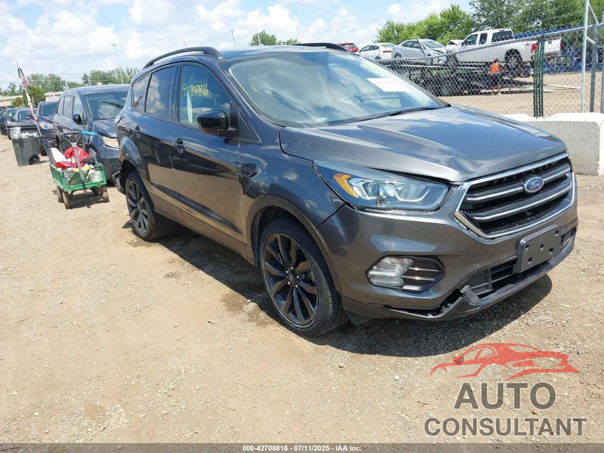 FORD ESCAPE 2017 - 1FMCU0GD8HUC09318