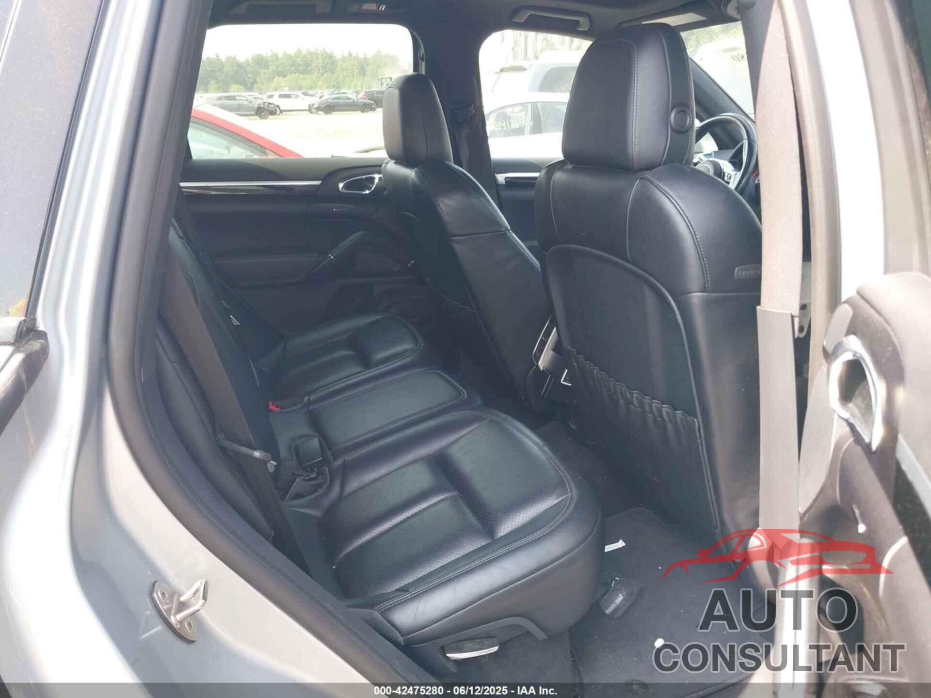 PORSCHE CAYENNE 2018 - WP1AA2A24JKA07227