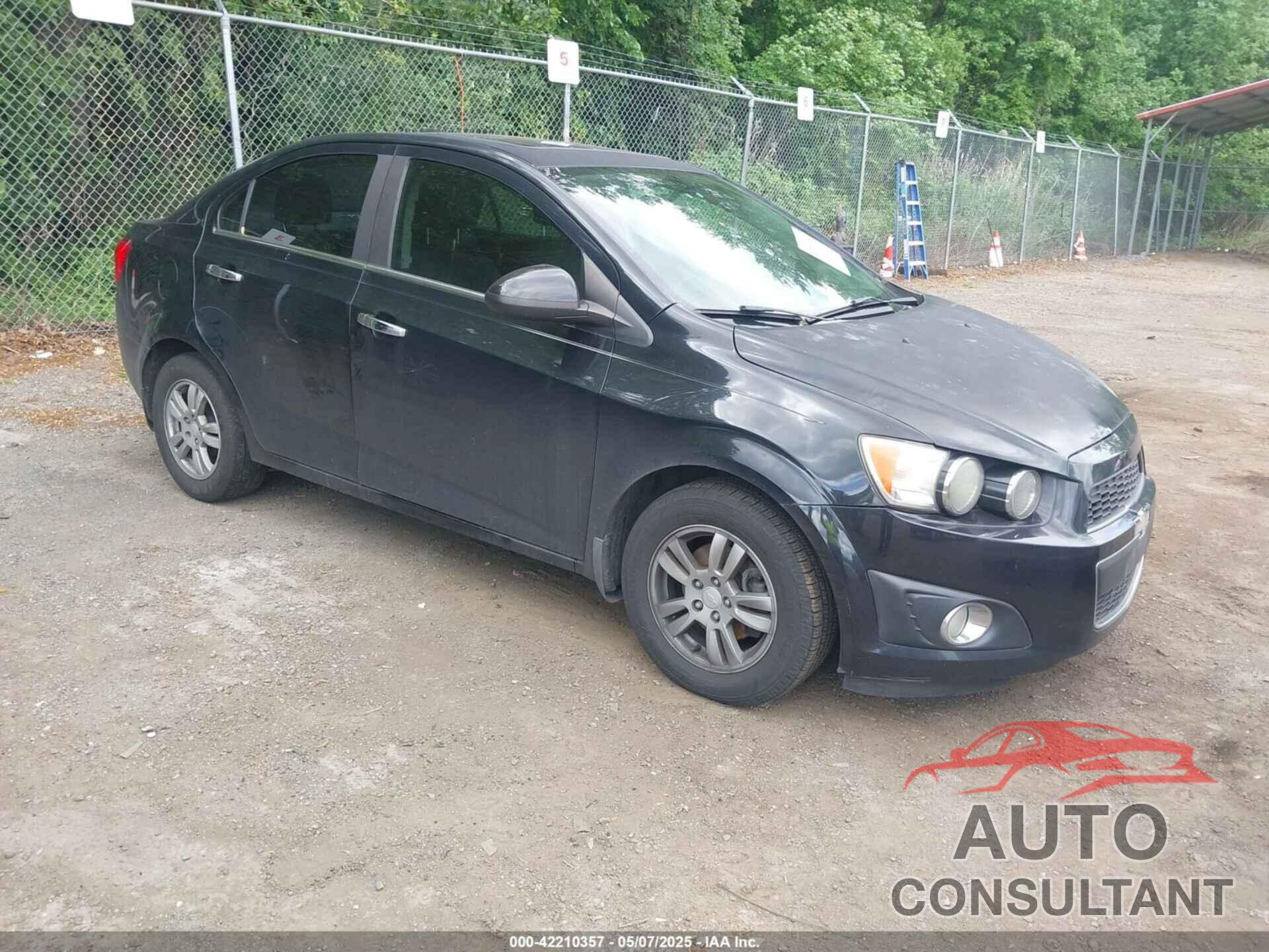 CHEVROLET SONIC 2014 - 1G1JC5SB4E4146630
