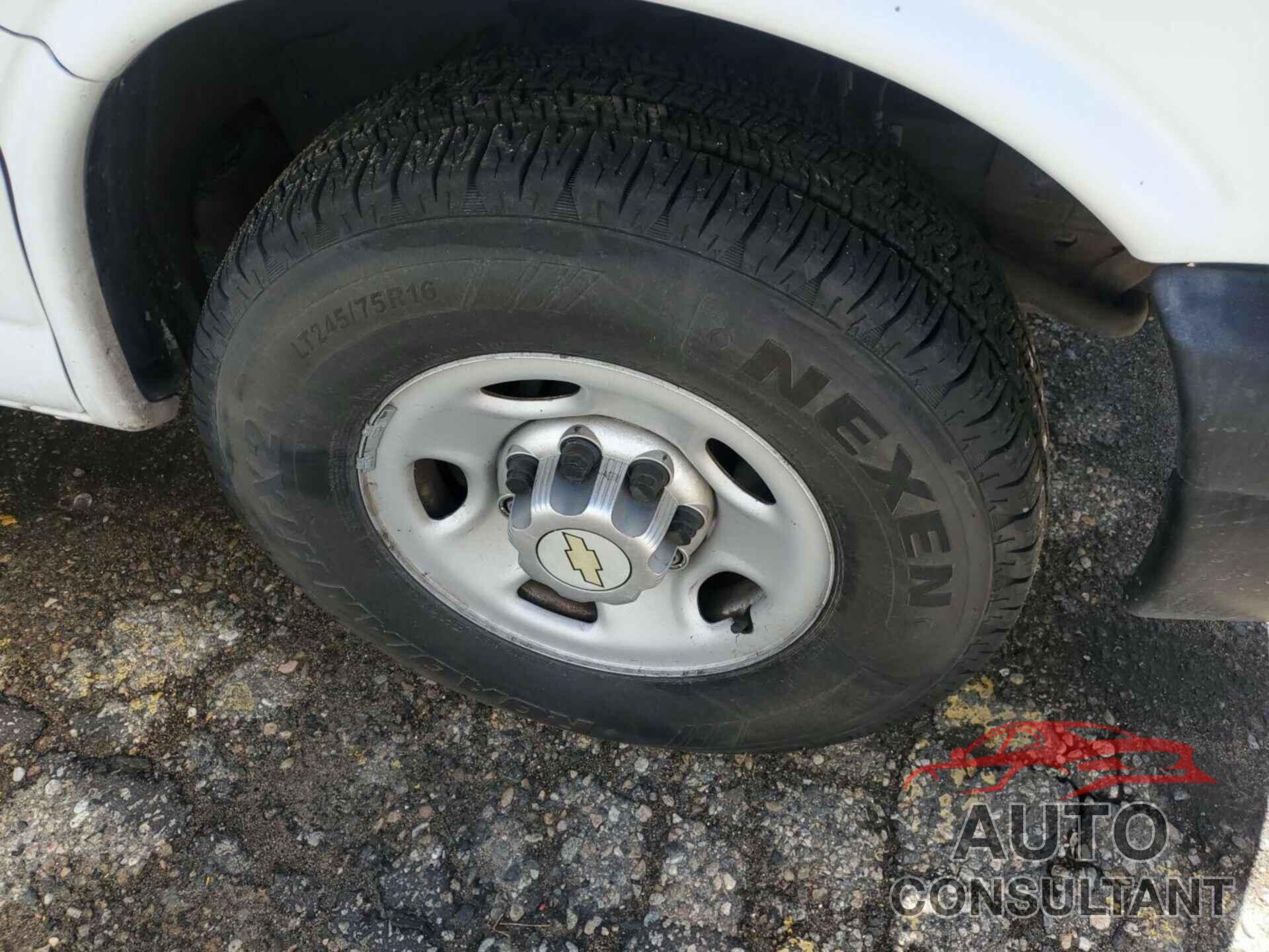 CHEVROLET EXPRESS G2500 2013 - 1GCWGFCA8D1175464