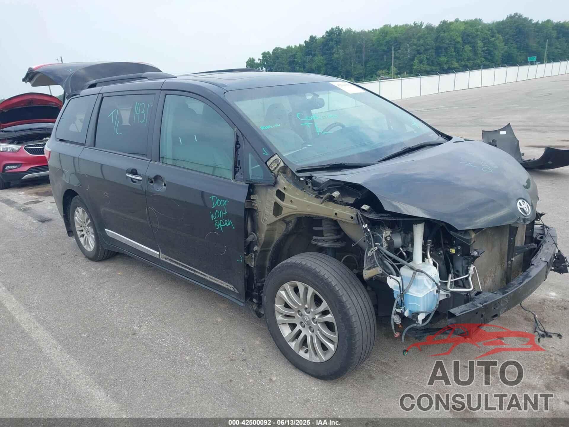 TOYOTA SIENNA 2017 - 5TDYZ3DC1HS818506