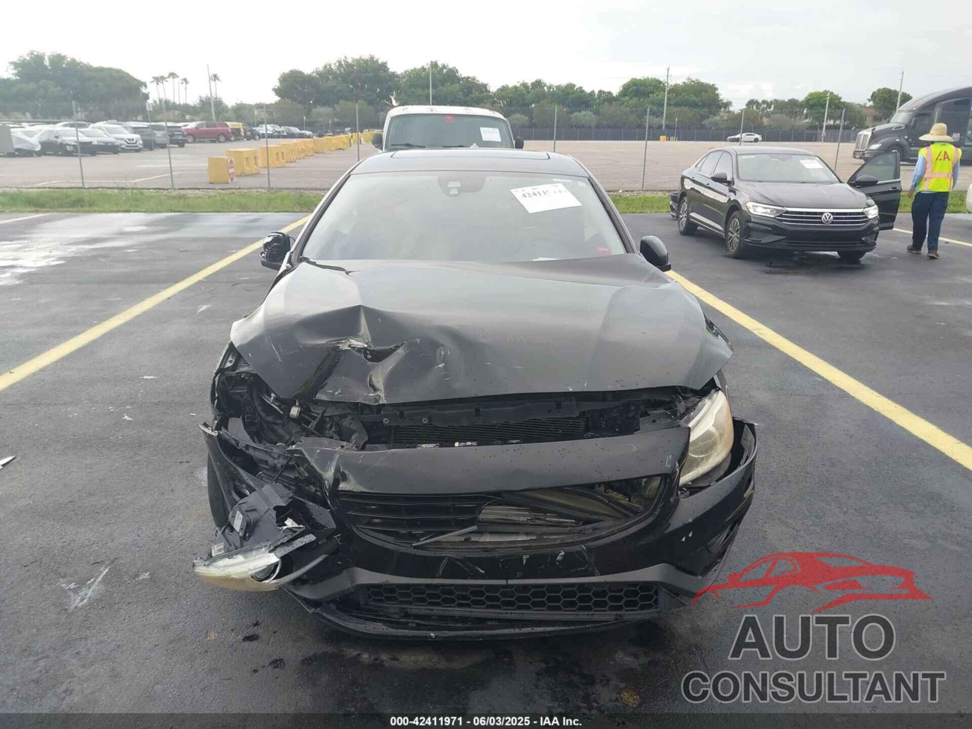 VOLVO S60 2017 - YV126MFL8H2422804