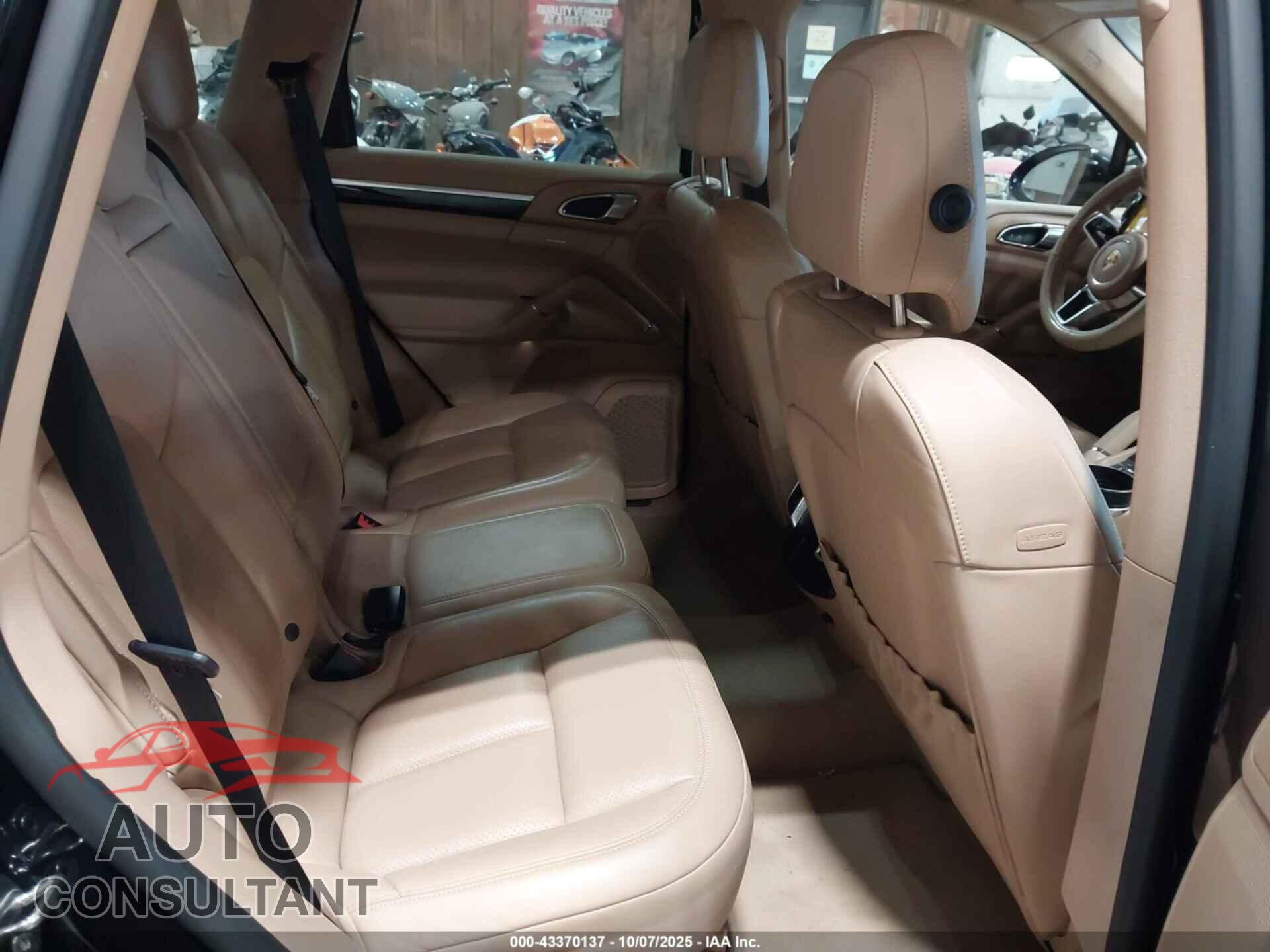 PORSCHE CAYENNE 2016 - WP1AA2A28GLA10652