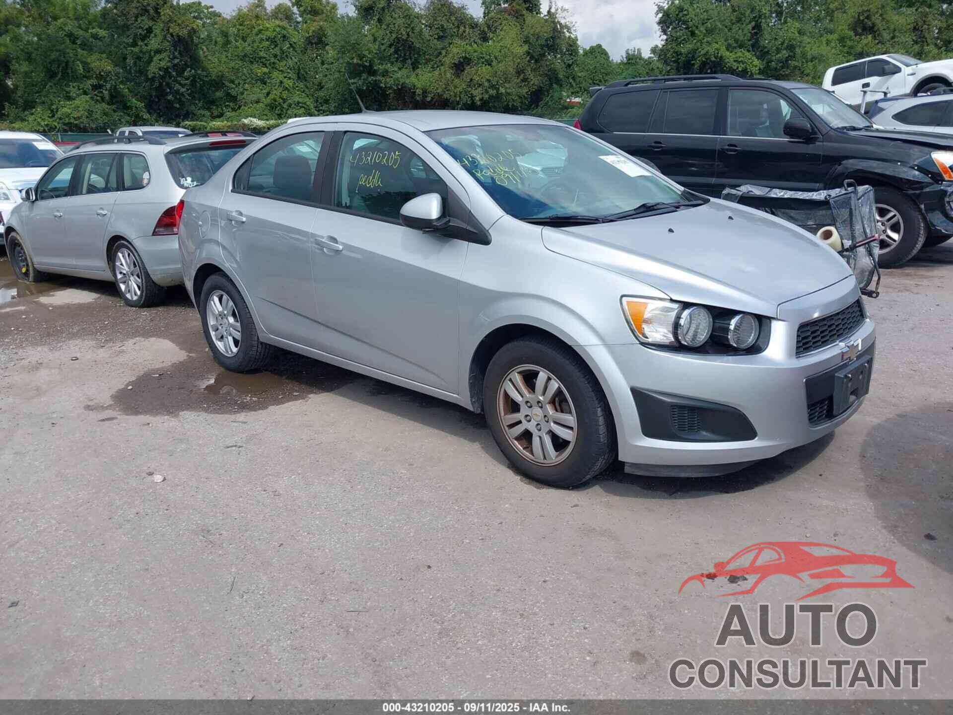 CHEVROLET SONIC 2012 - 1G1JB5SH2C4130804