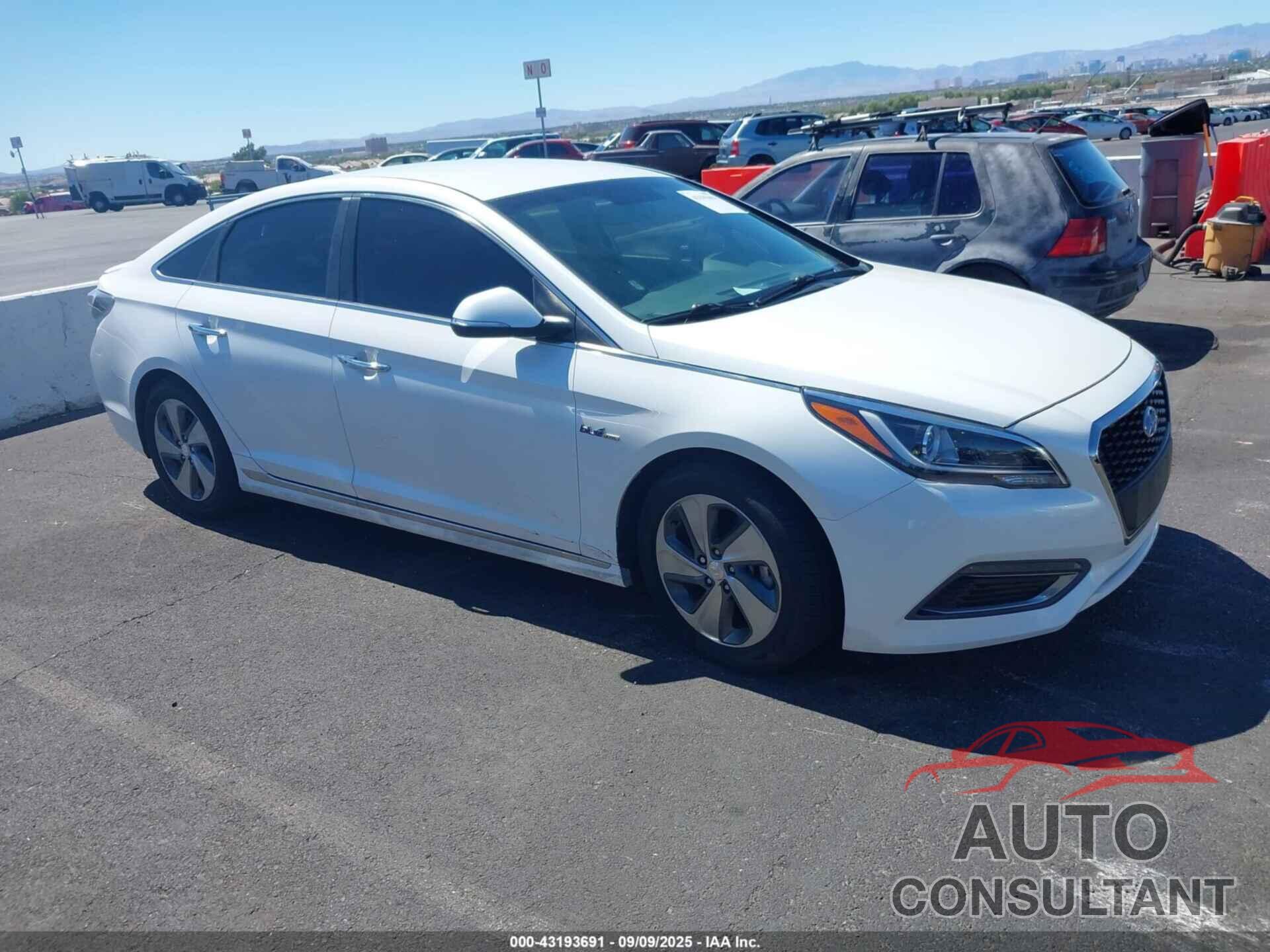HYUNDAI SONATA HYBRID 2017 - KMHE34L14HA051396