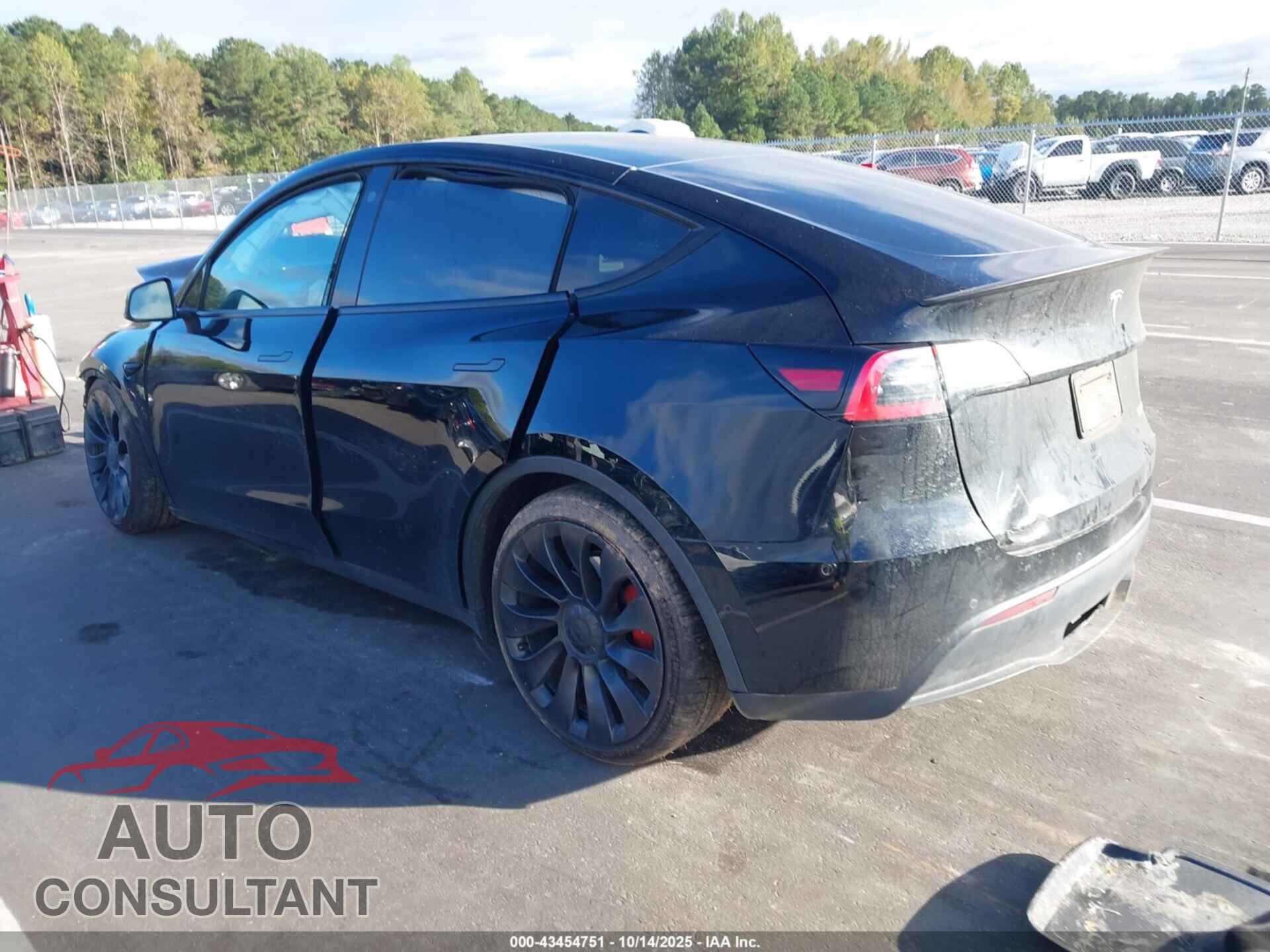 TESLA MODEL Y 2022 - 7SAYGDEF6NF390827