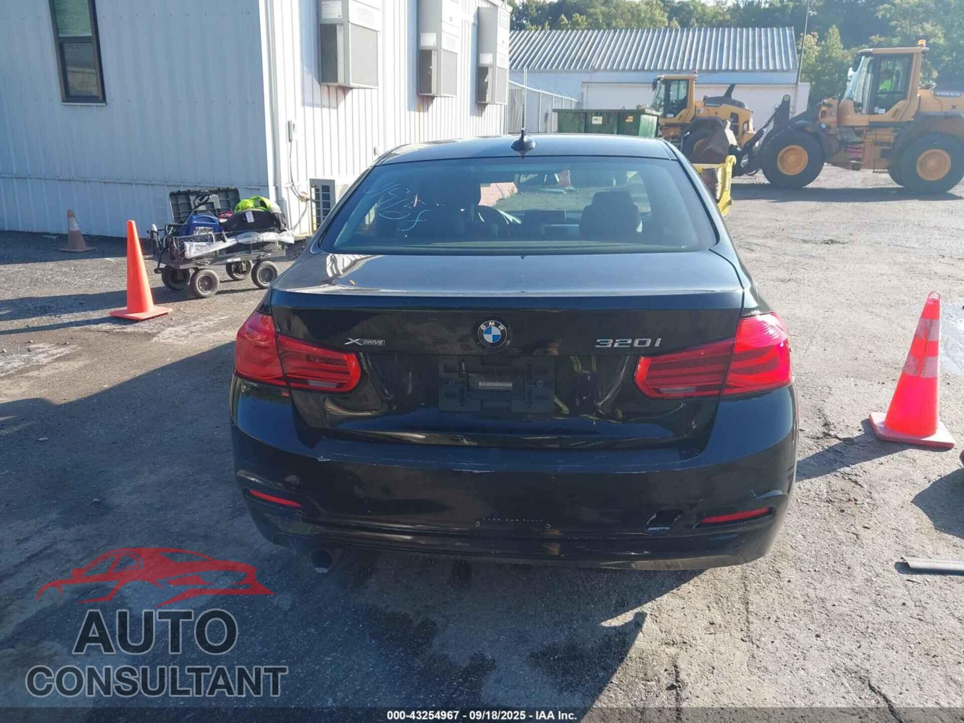 BMW 320I 2016 - WBA8E5G56GNU19158