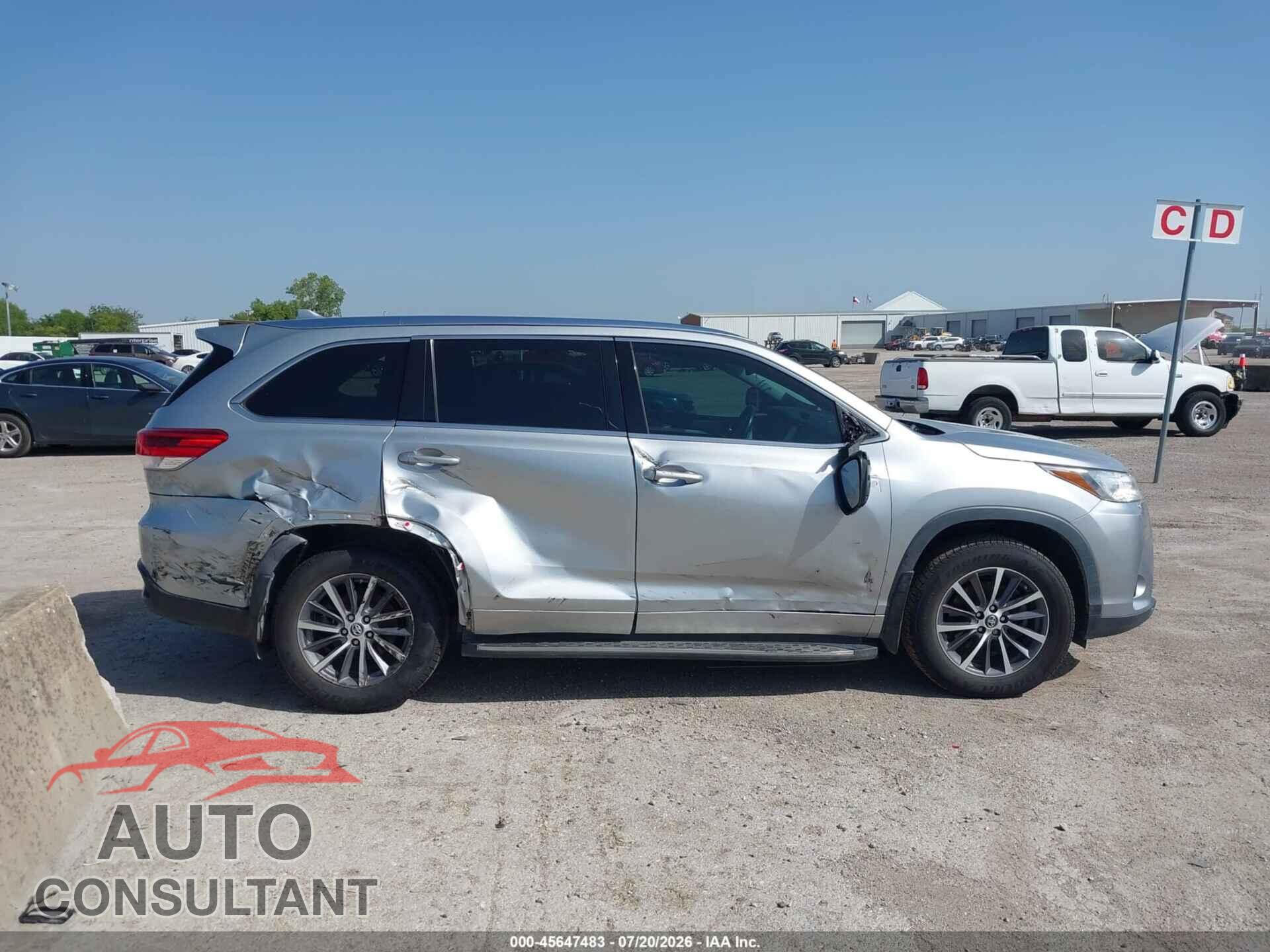 TOYOTA HIGHLANDER 2018 - 5TDKZRFH1JS272829