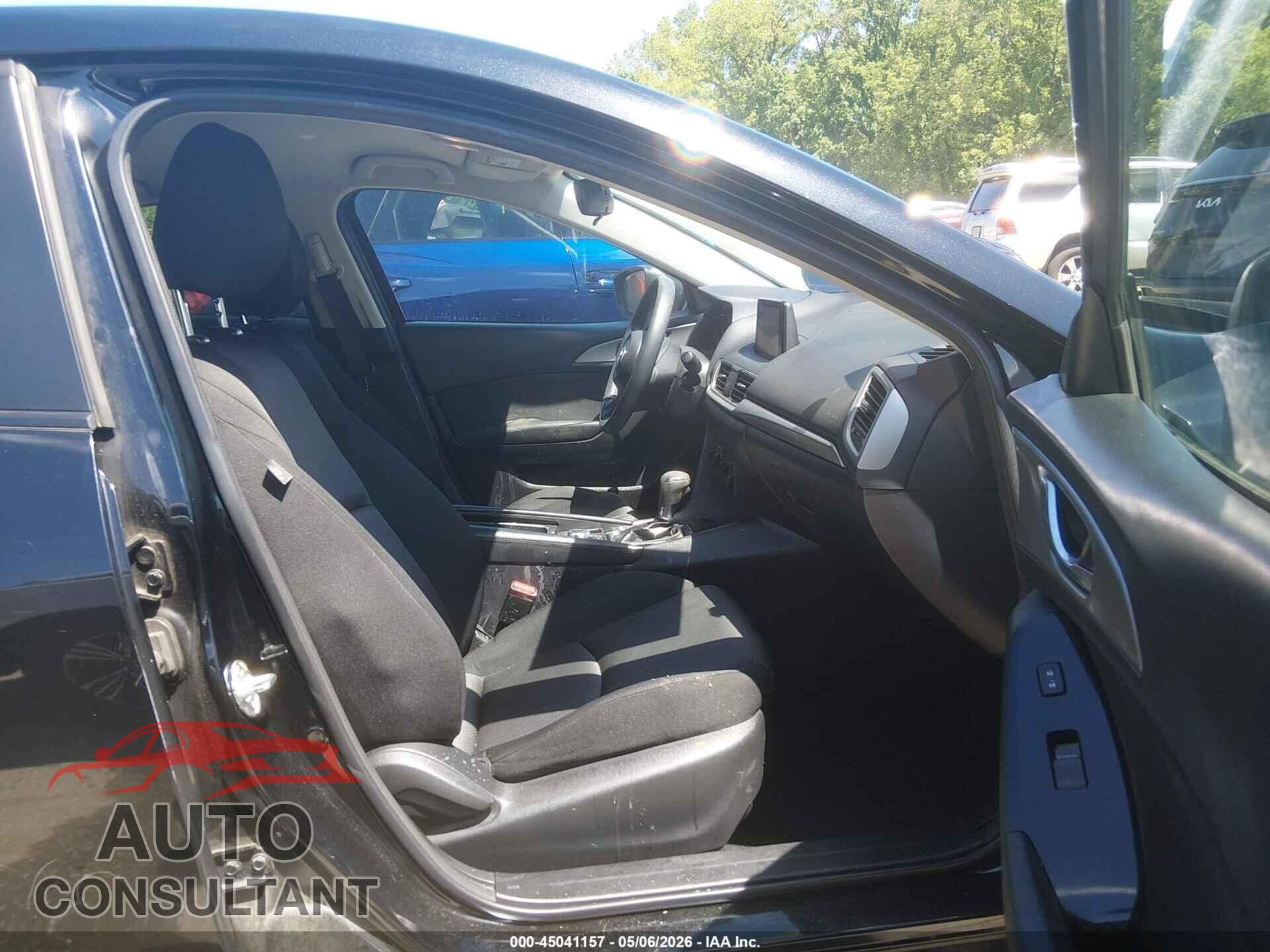 MAZDA MAZDA3 2018 - 3MZBN1U79JM228551