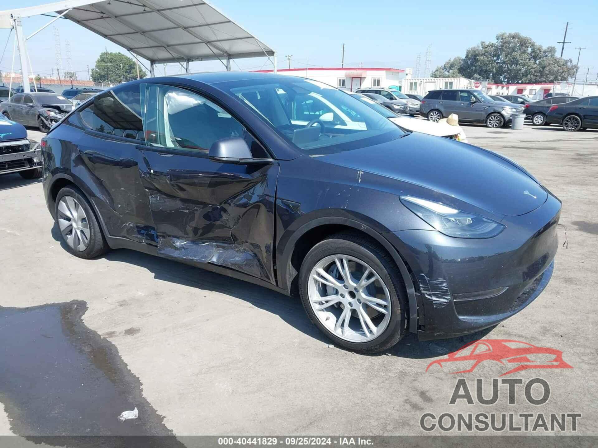 TESLA MODEL Y 2024 - 7SAYGDED1RF097972