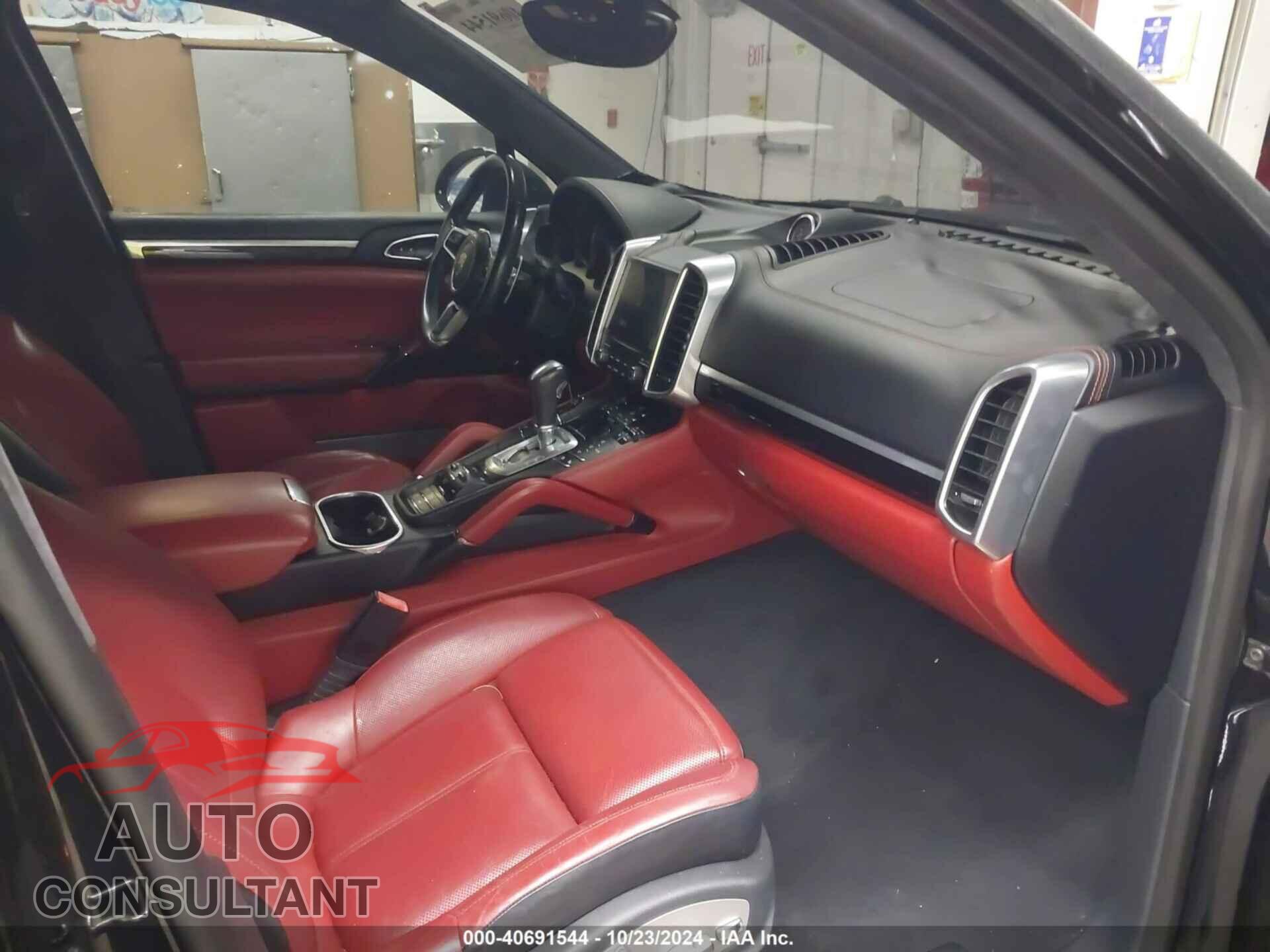 PORSCHE CAYENNE 2017 - WP1AC2A25HLA92982