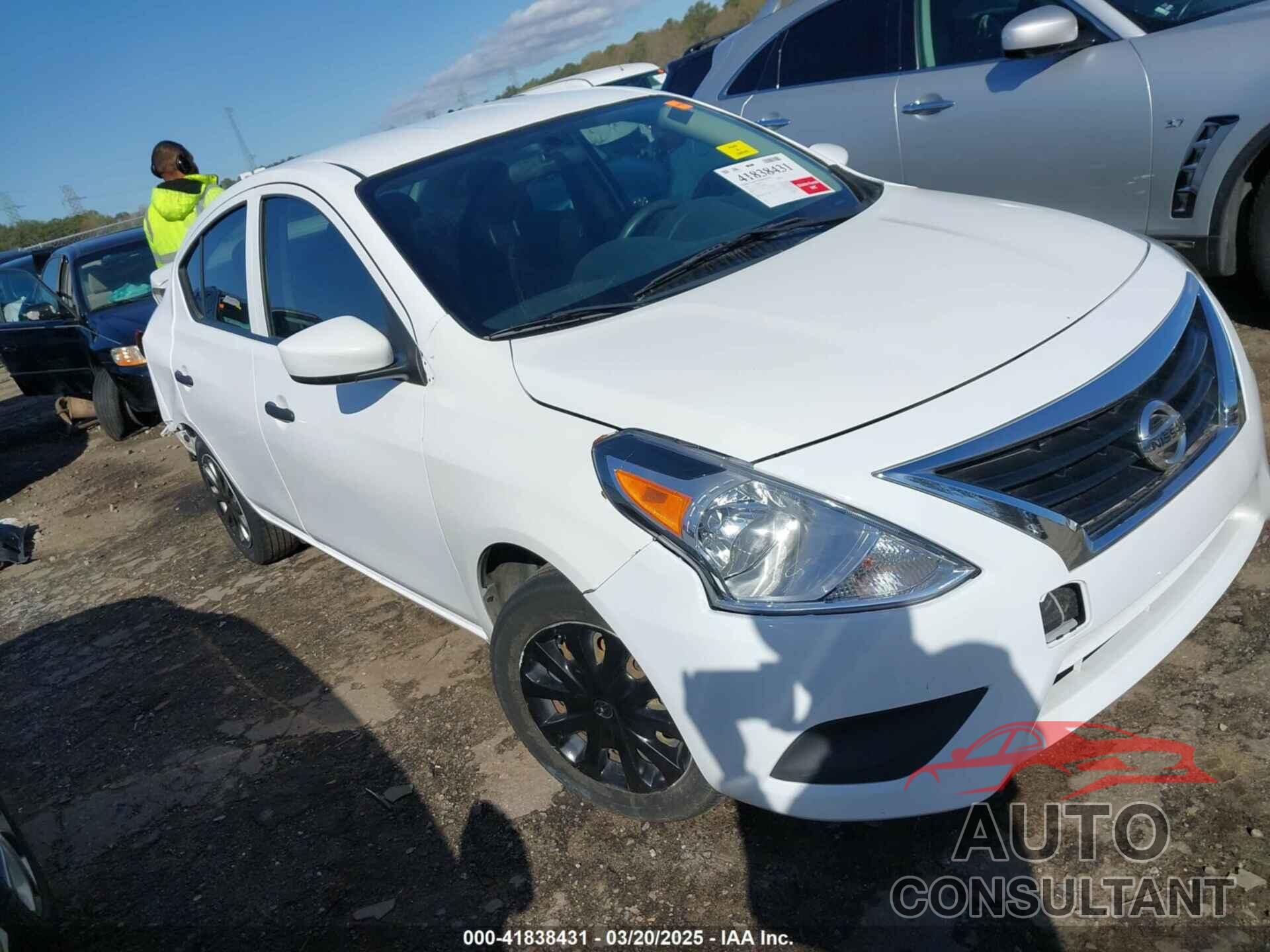 NISSAN VERSA 2019 - 3N1CN7AP1KL828263