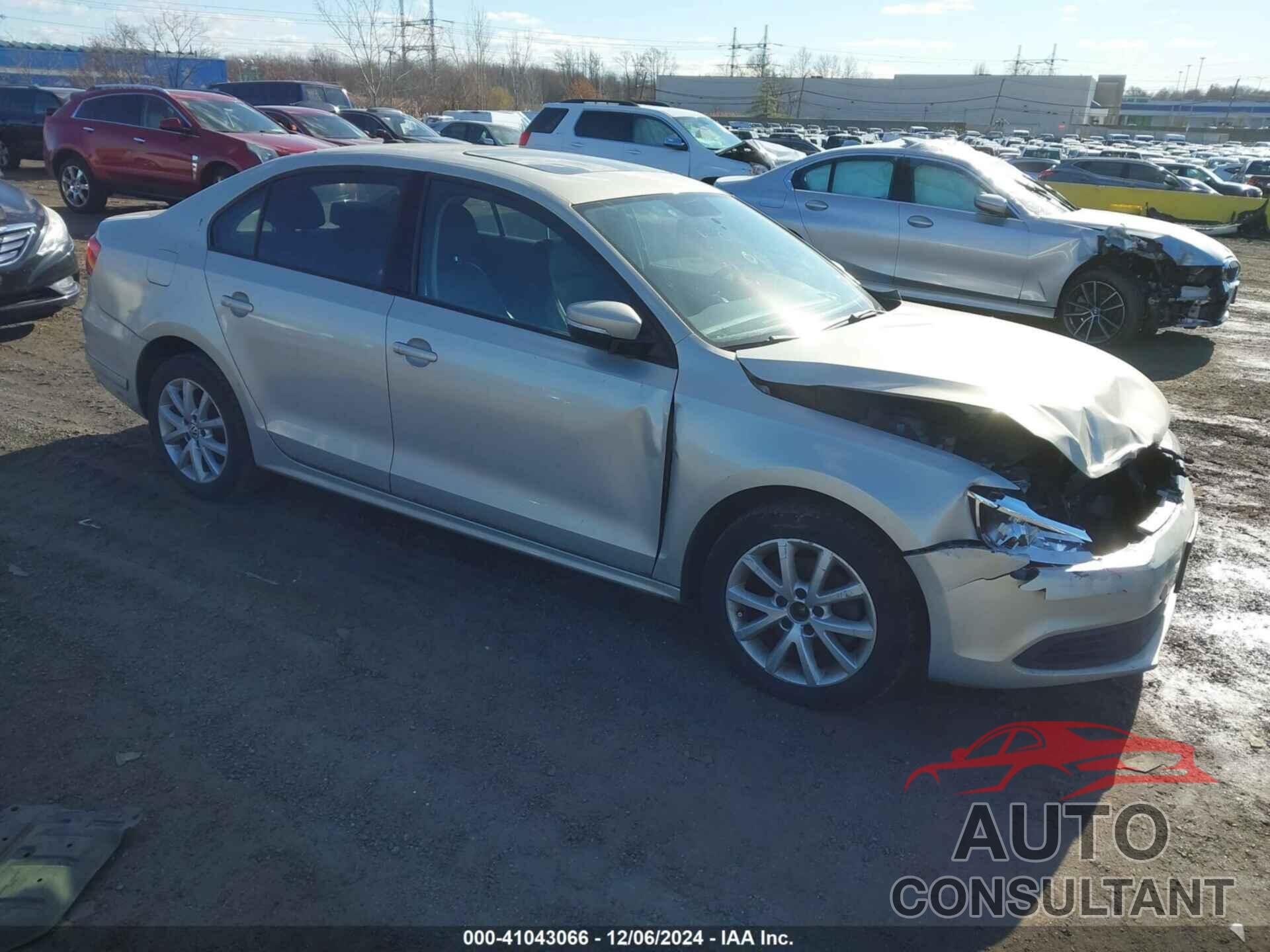 VOLKSWAGEN JETTA 2011 - 3VWDZ7AJXBM348120