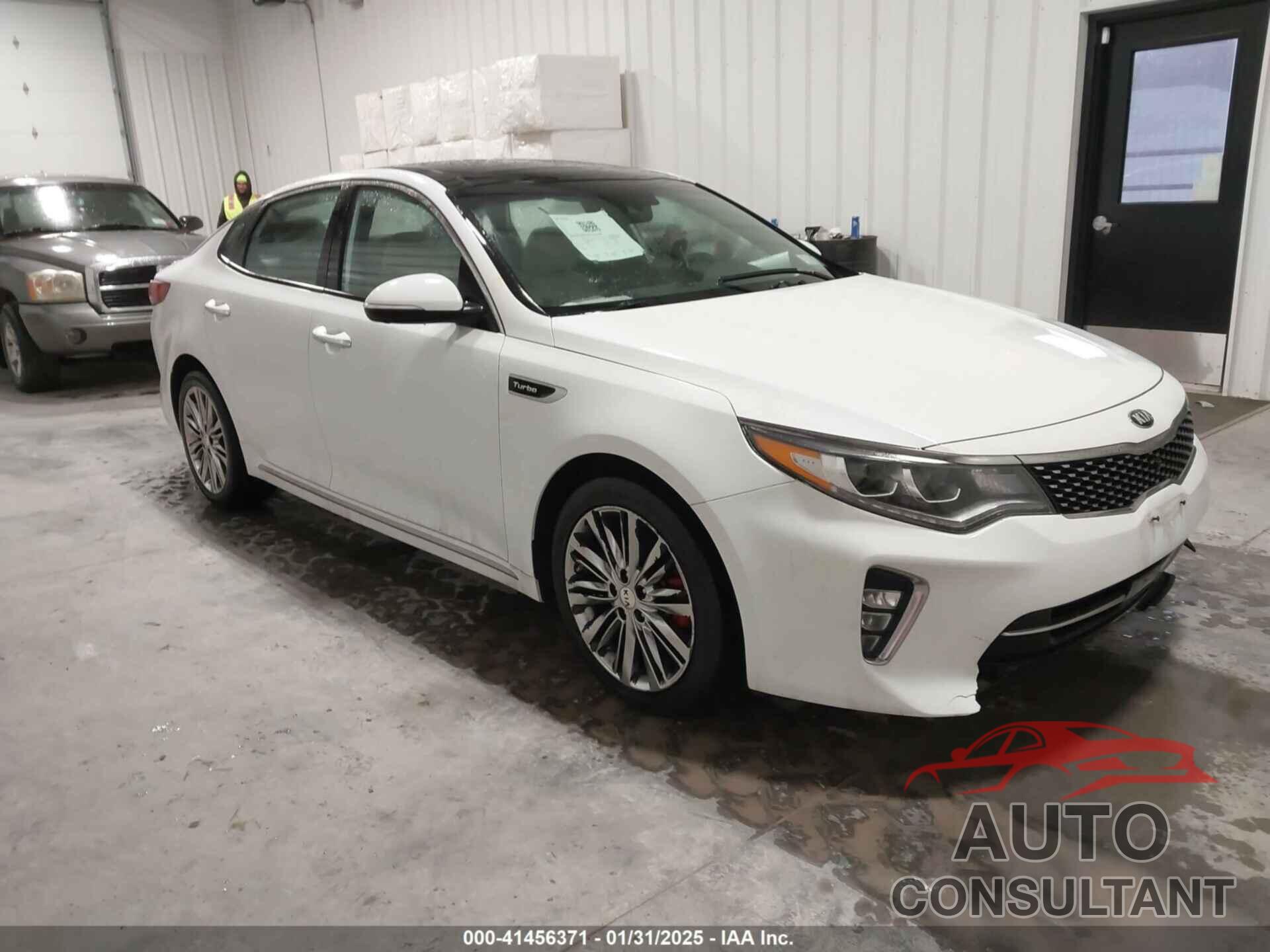 KIA OPTIMA 2018 - 5XXGV4L23JG201167