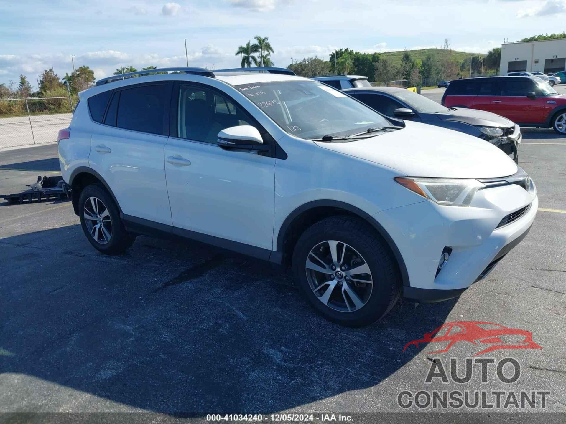 TOYOTA RAV4 2017 - JTMWFREV4HJ717119