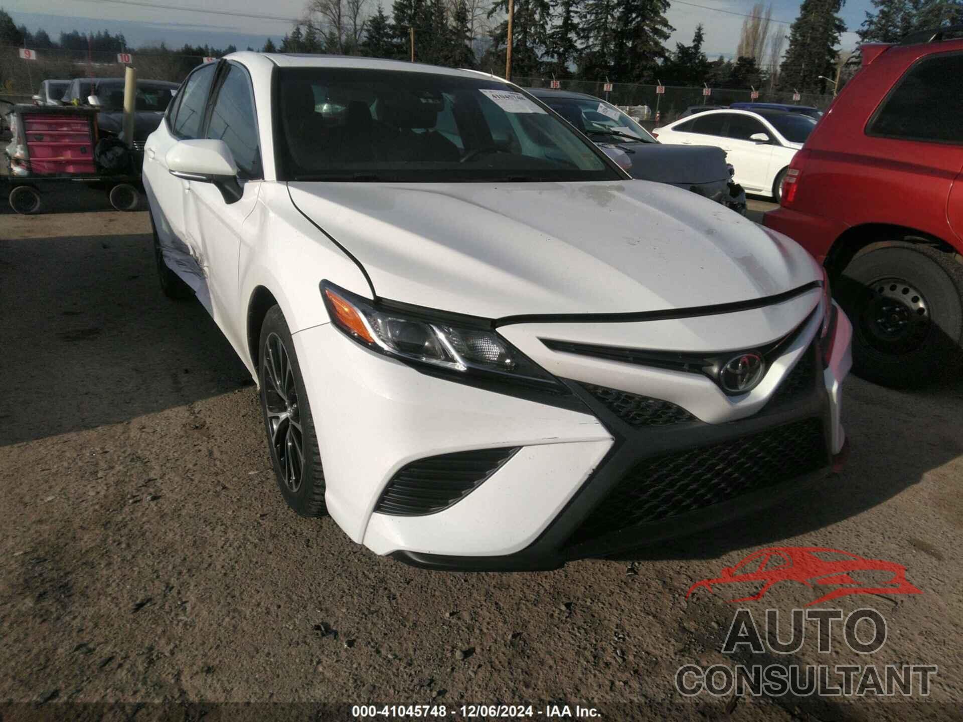 TOYOTA CAMRY 2018 - 4T1B11HK0JU650941