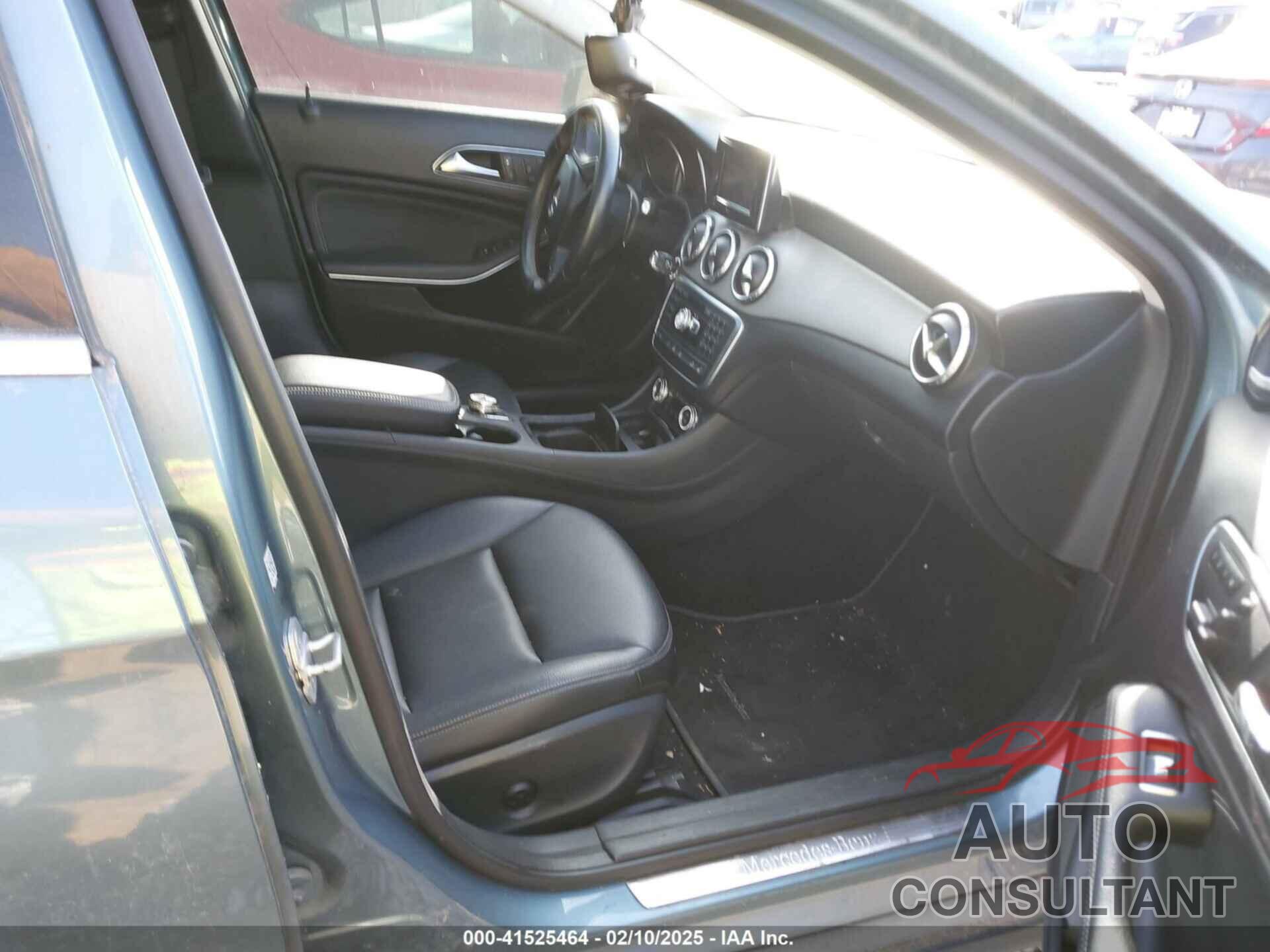MERCEDES-BENZ GLA 250 2015 - WDCTG4GB4FJ125121