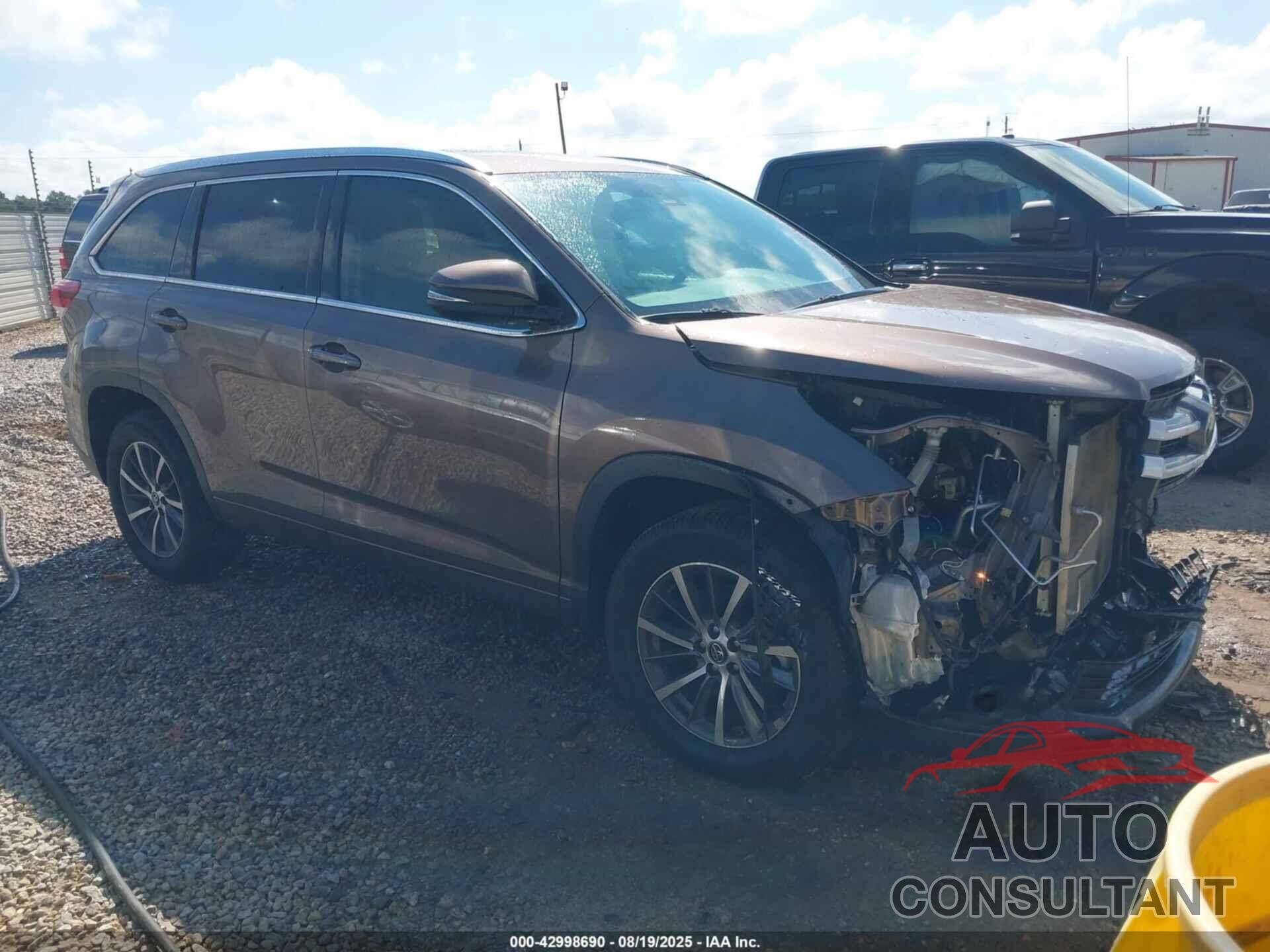 TOYOTA HIGHLANDER 2018 - 5TDKZRFH6JS261356