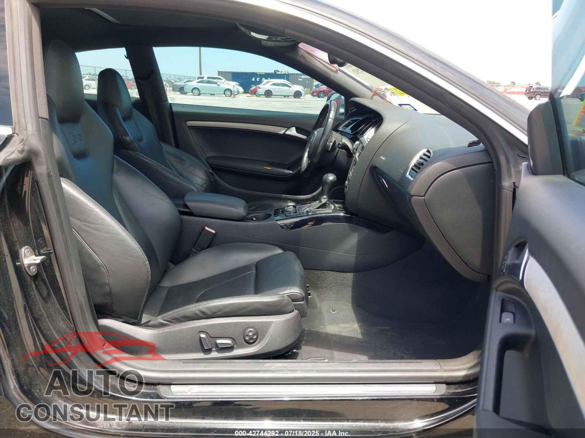 AUDI S5 2011 - WAUCVAFR4BA044166