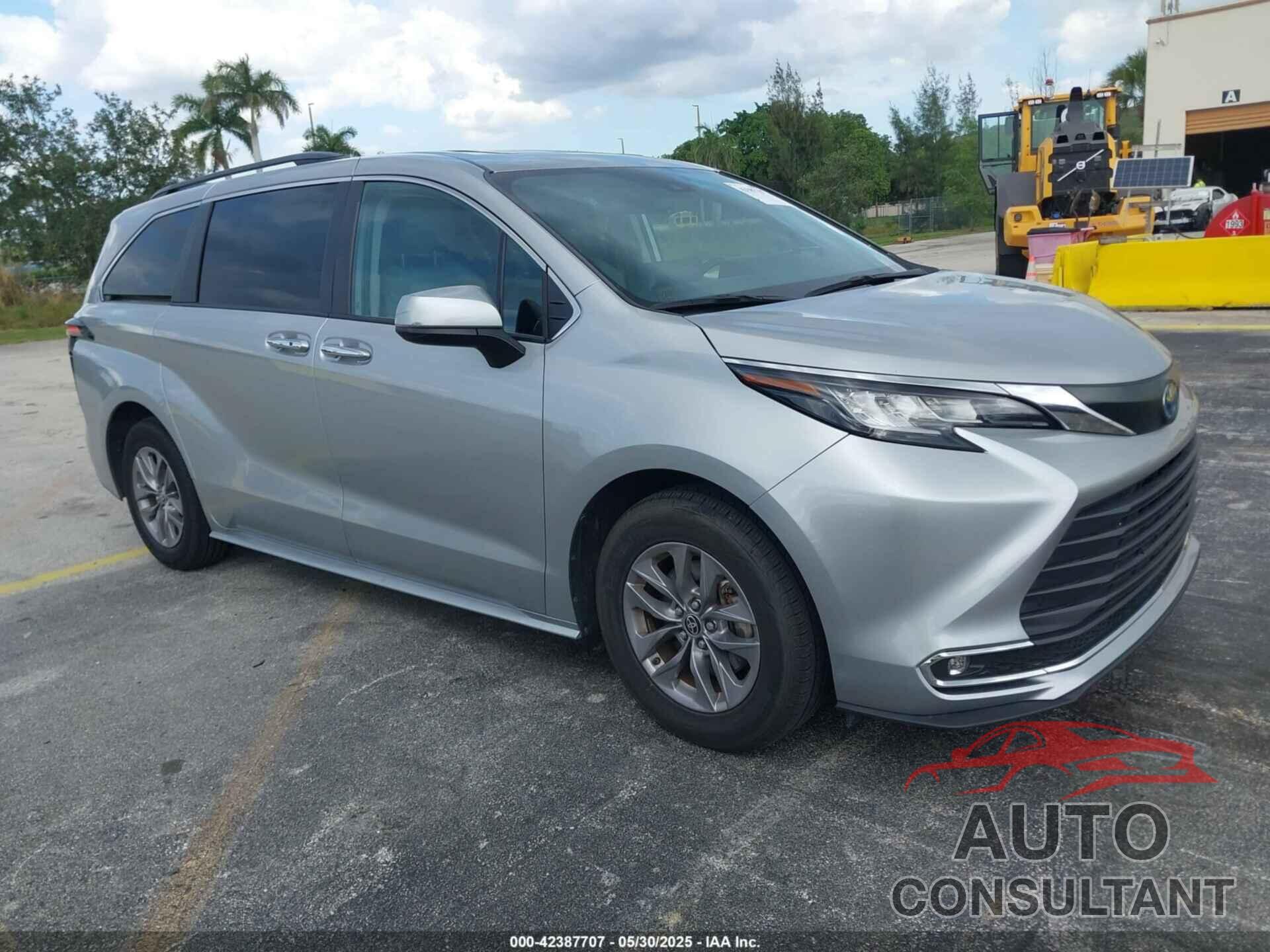 TOYOTA SIENNA 2023 - 5TDYRKEC9PS171845