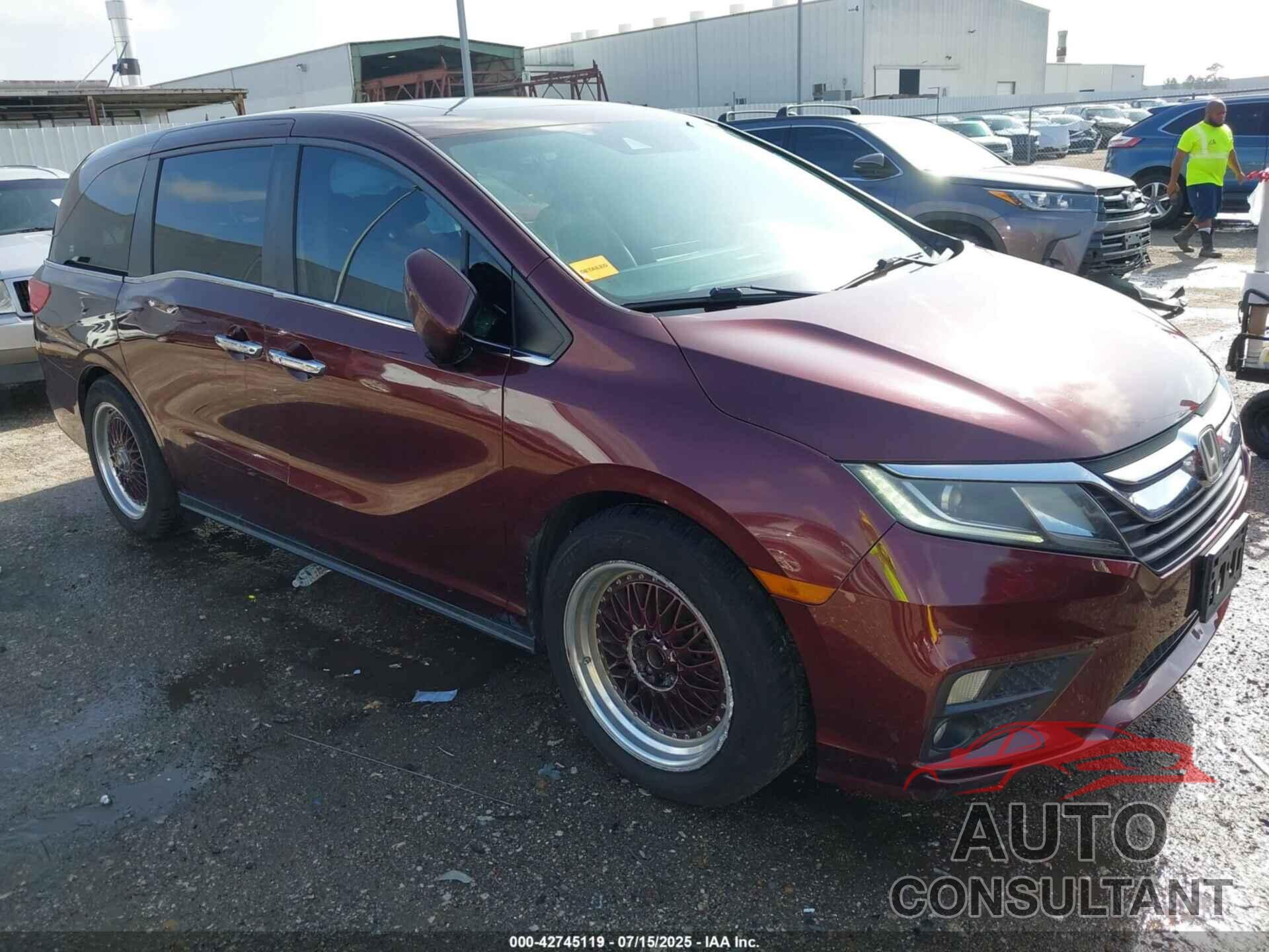 HONDA ODYSSEY 2018 - 5FNRL6H74JB046050
