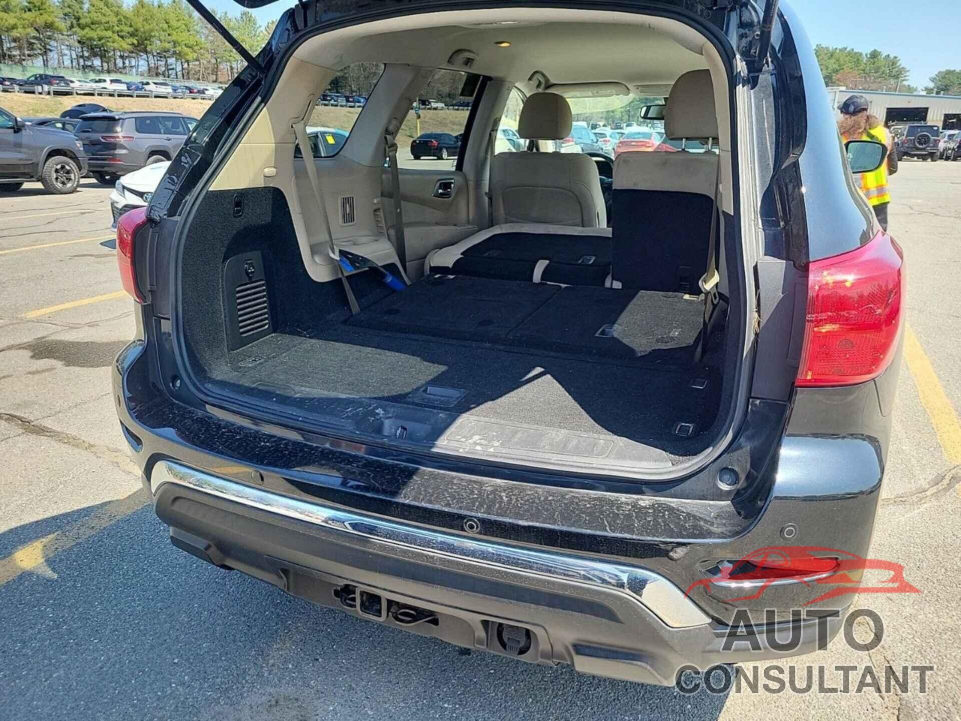 NISSAN PATHFINDER 2019 - 5N1DR2MM9KC604384