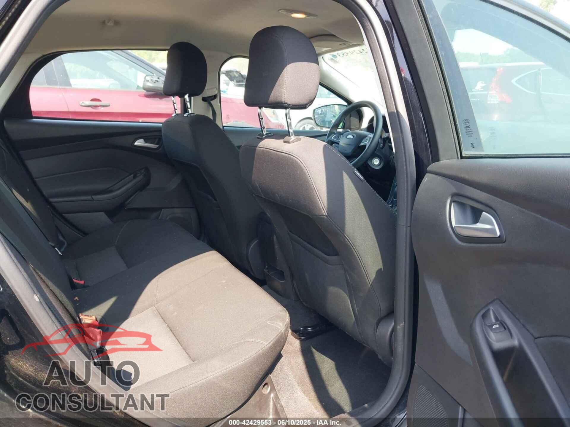 FORD FOCUS 2017 - 1FADP3F23HL231305
