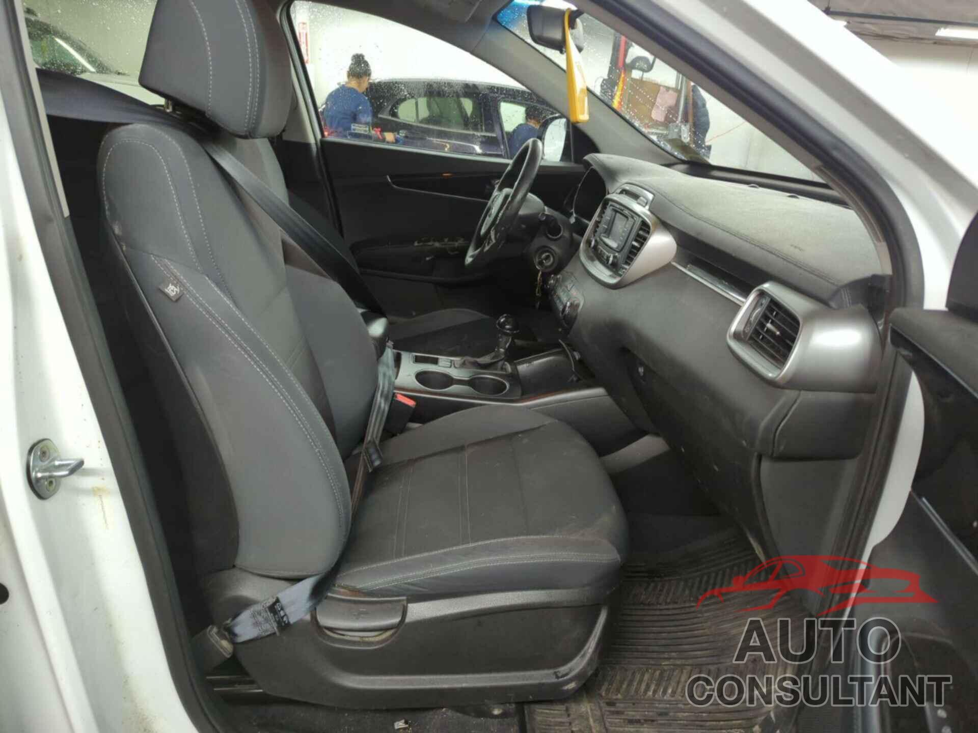 KIA SORENTO 2017 - 5XYPG4A39HG246707