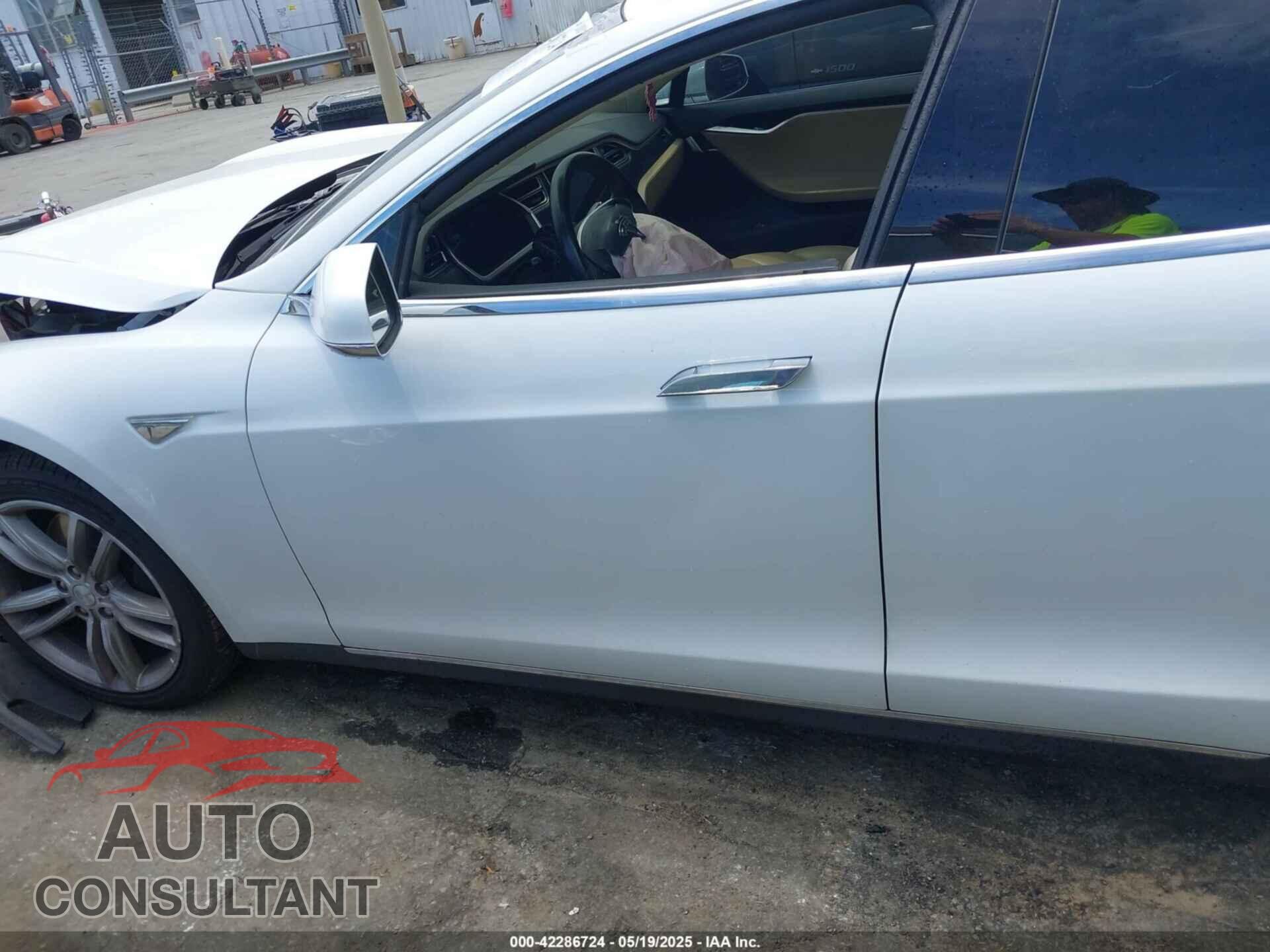 TESLA MODEL S 2014 - 5YJSA1H18EFP38131