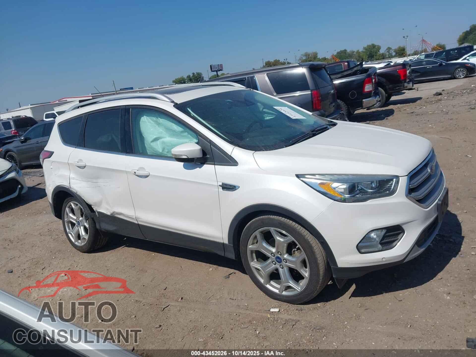 FORD ESCAPE 2017 - 1FMCU0JD9HUB42544