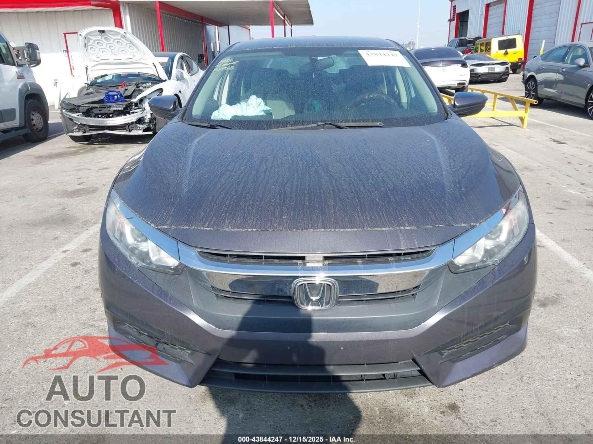 HONDA CIVIC 2018 - 2HGFC2F50JH514915