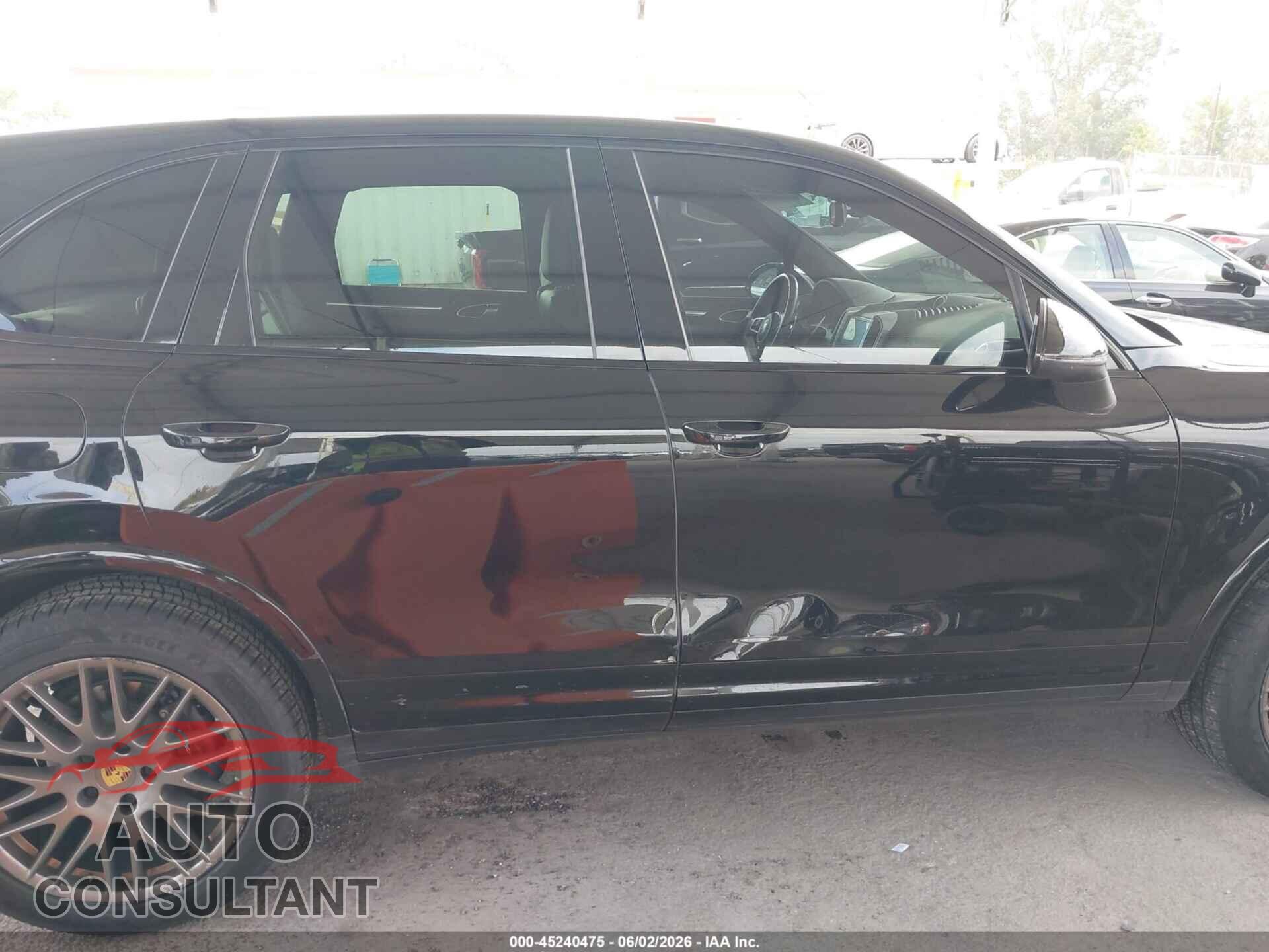 PORSCHE CAYENNE 2018 - WP1AA2A27JKA01096